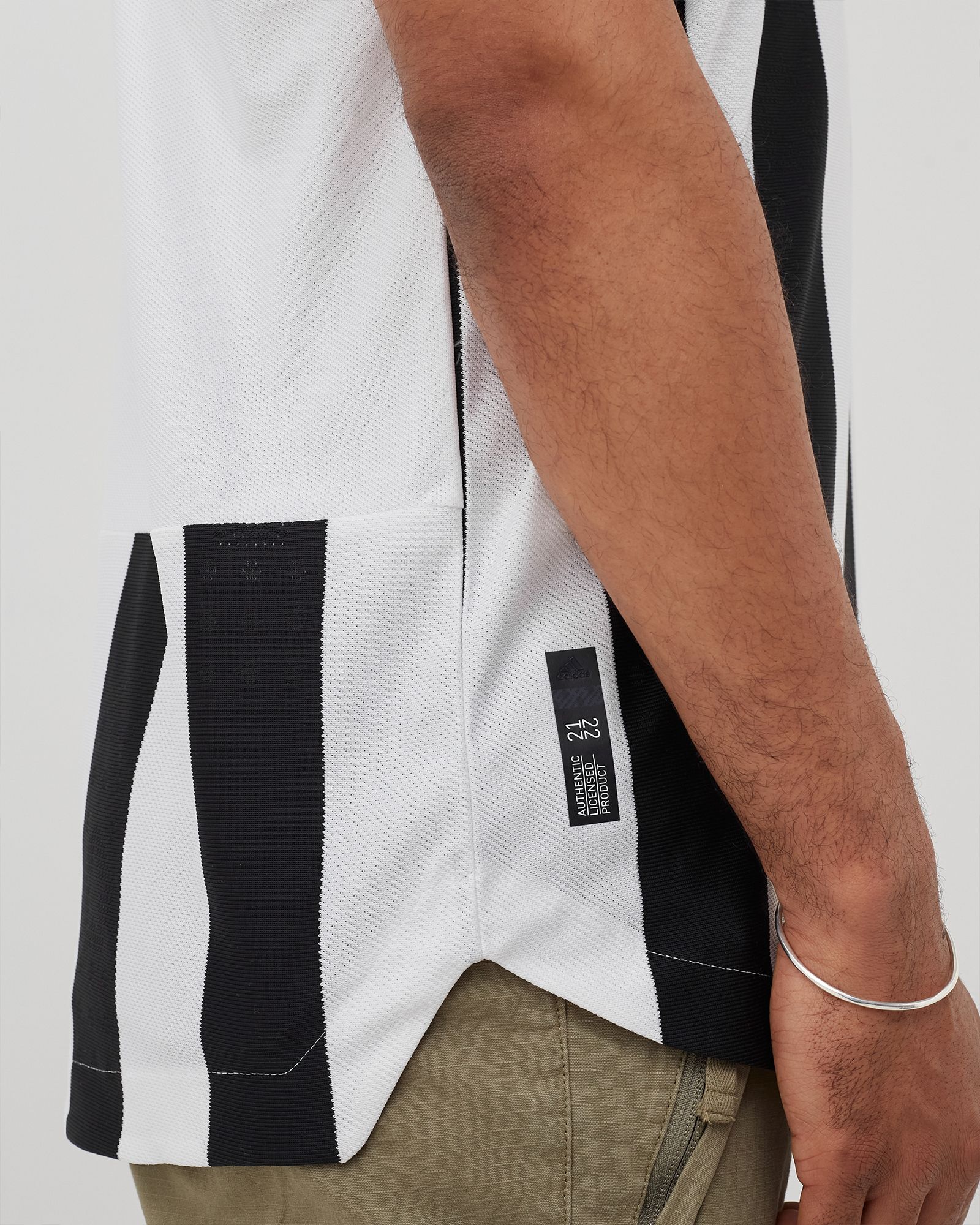 JUVENTUS F.C. 21/22 AUTHENTIC HOME JERSEY