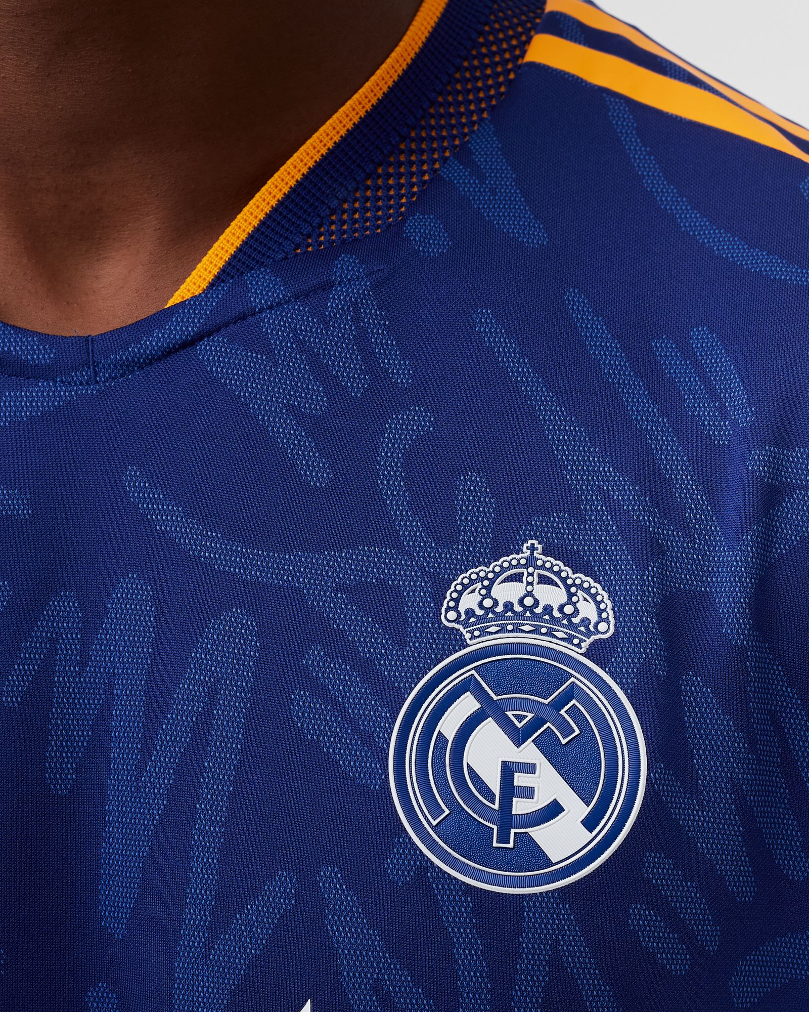 REAL MADRID 21/22 AWAY LONGSLEEVE JERSEY