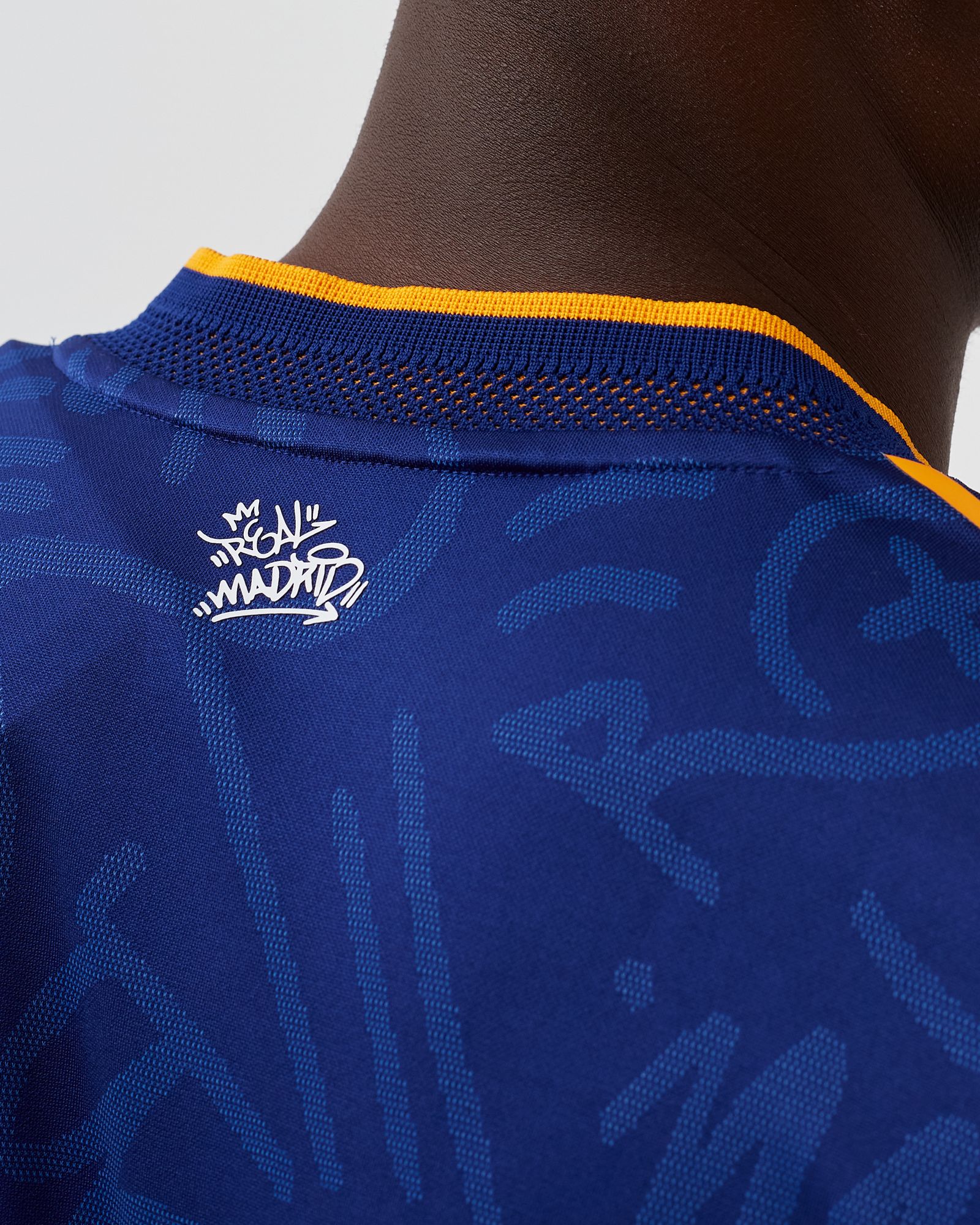 REAL MADRID 21/22 AWAY LONGSLEEVE JERSEY