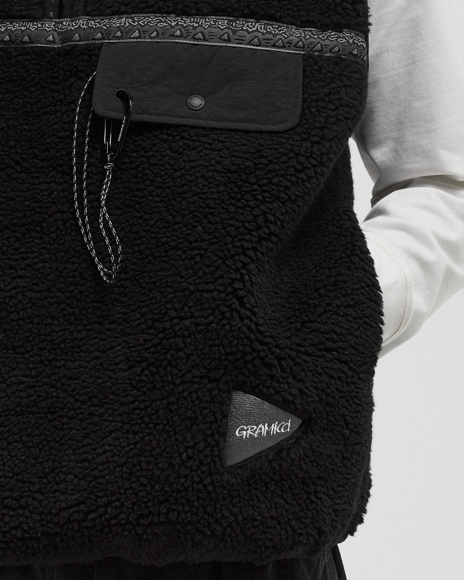 x and wander JQ TAPE FLEECE VEST