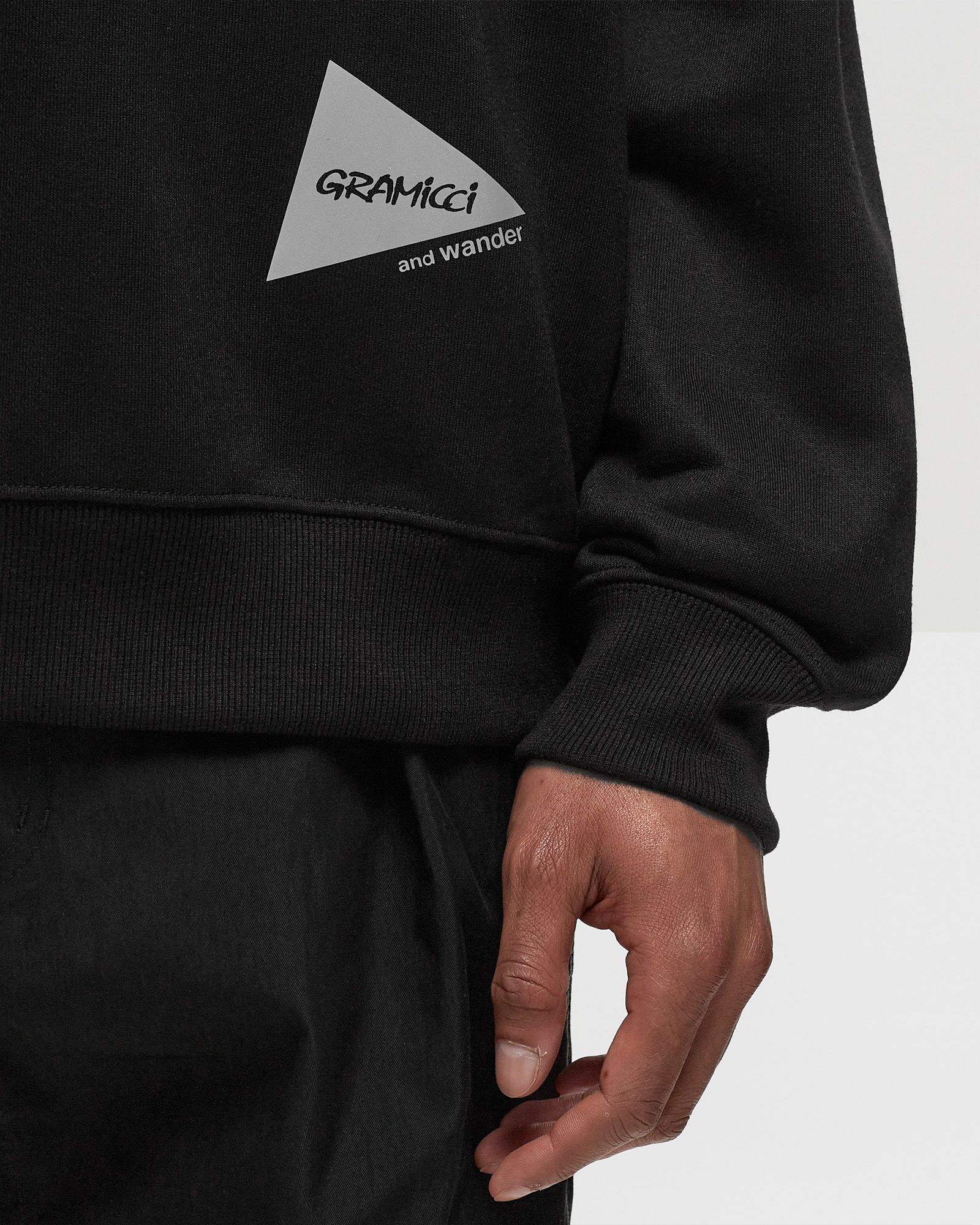 X AND WANDER PRINT SWEATSHIRT