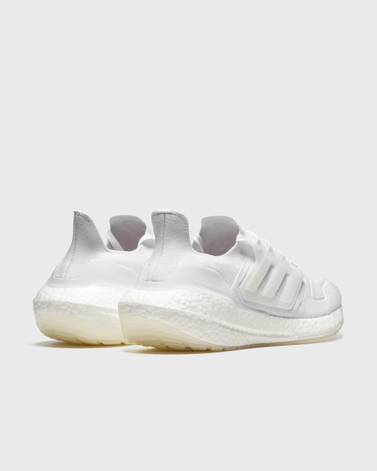ULTRABOOST 22