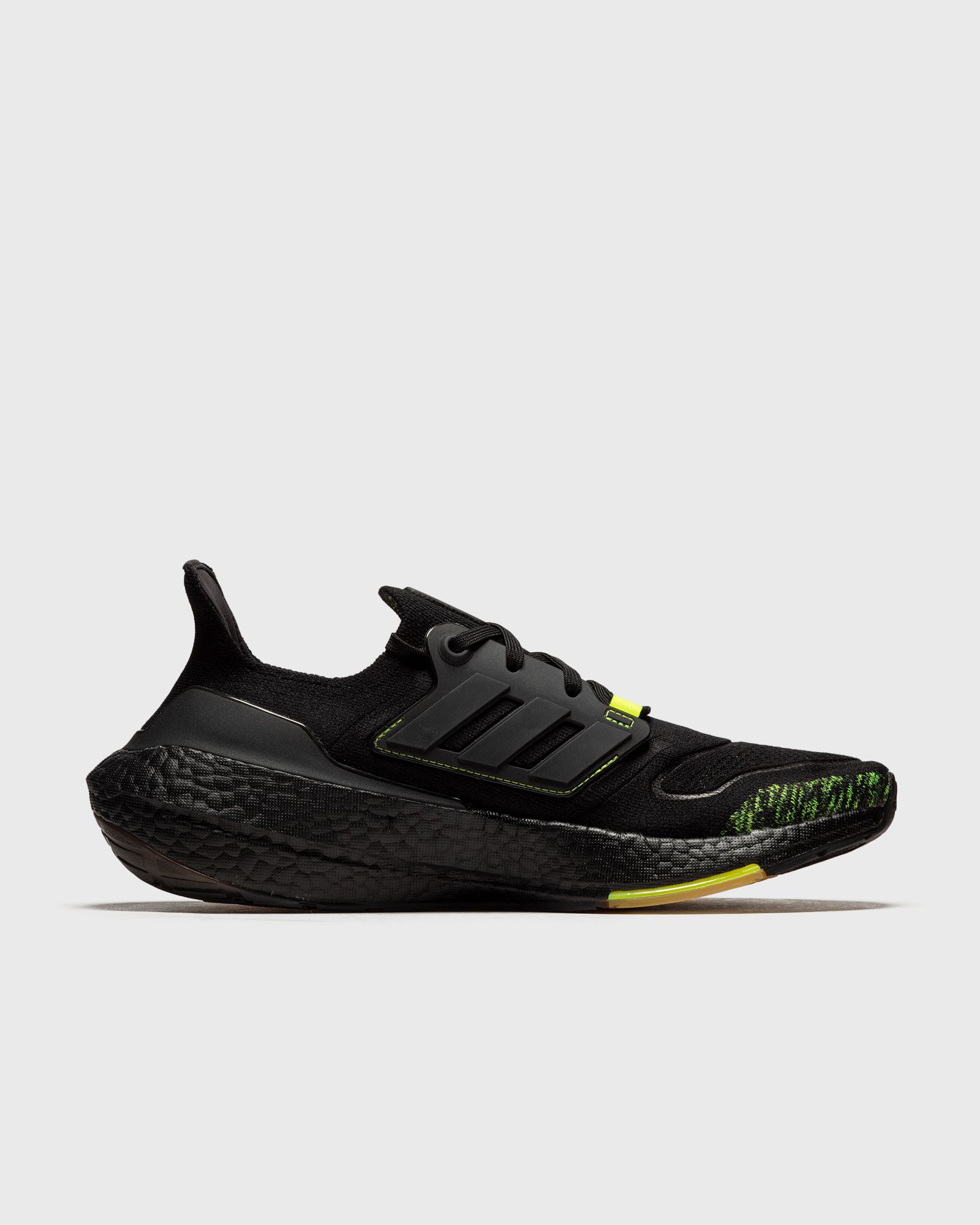 ULTRABOOST 22