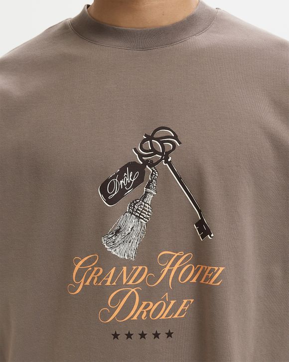 Tシャツ・カットソー DROLE DE MONSIEUR GRAND HOTEL PRINT T-SHIRT Drôle de Monsieur Le Tee Grand HÙtel Brown | BSTN Store
