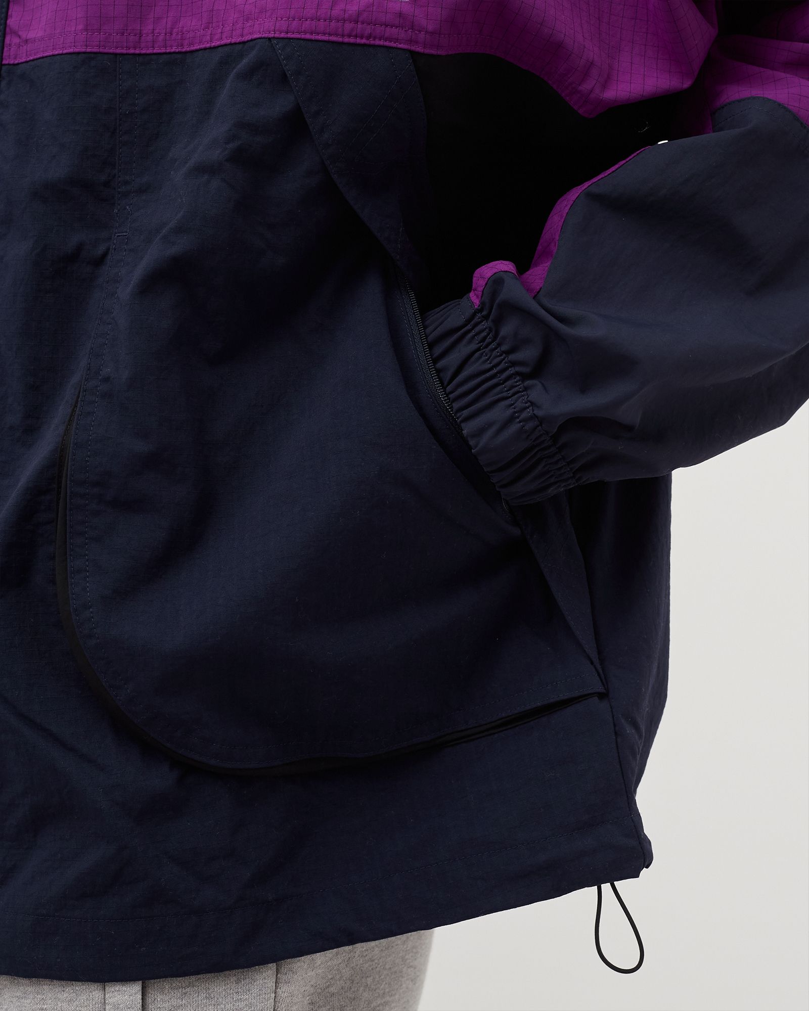 ADVENTURE TRAVERSE WINDBREAKER