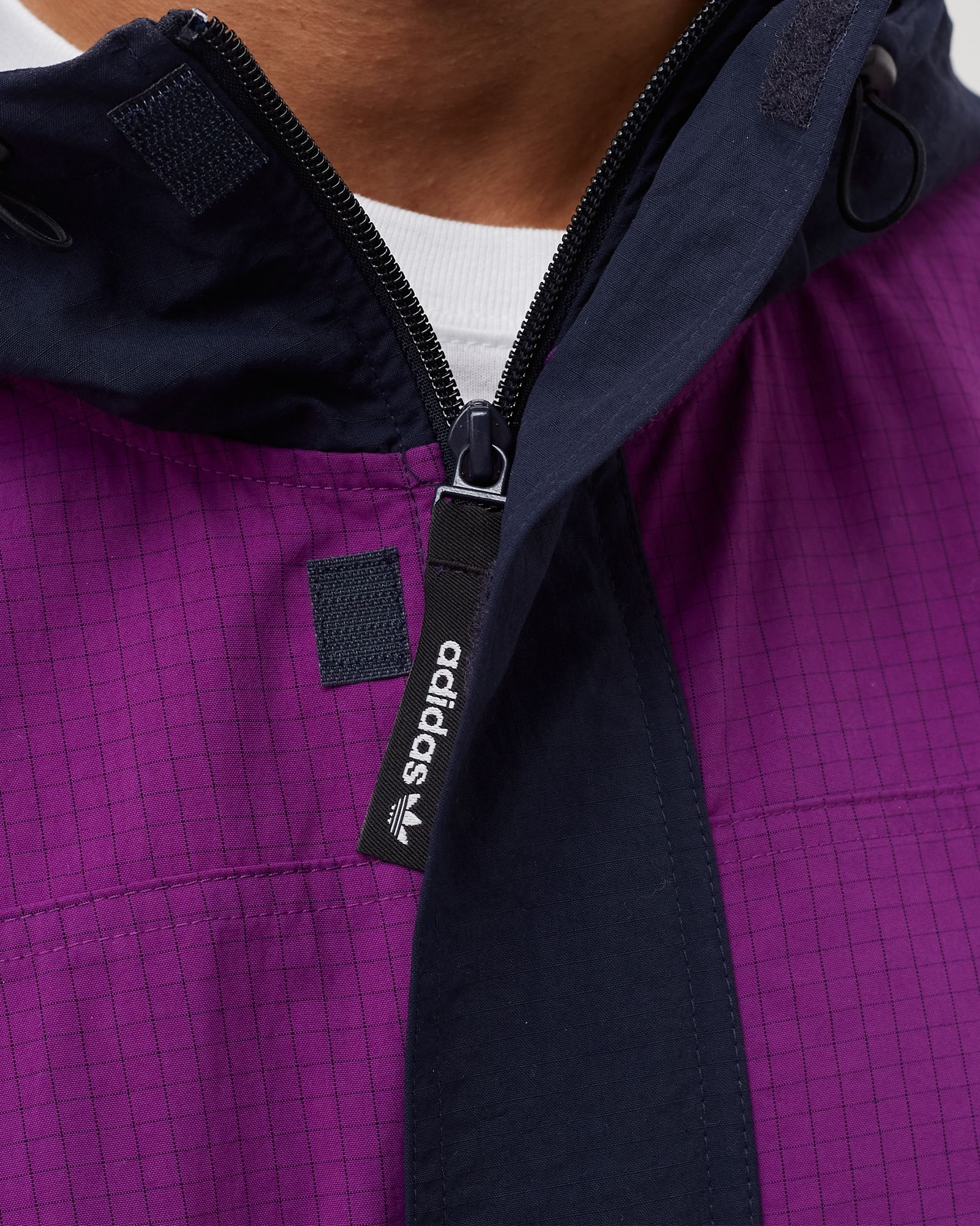 ADVENTURE TRAVERSE WINDBREAKER