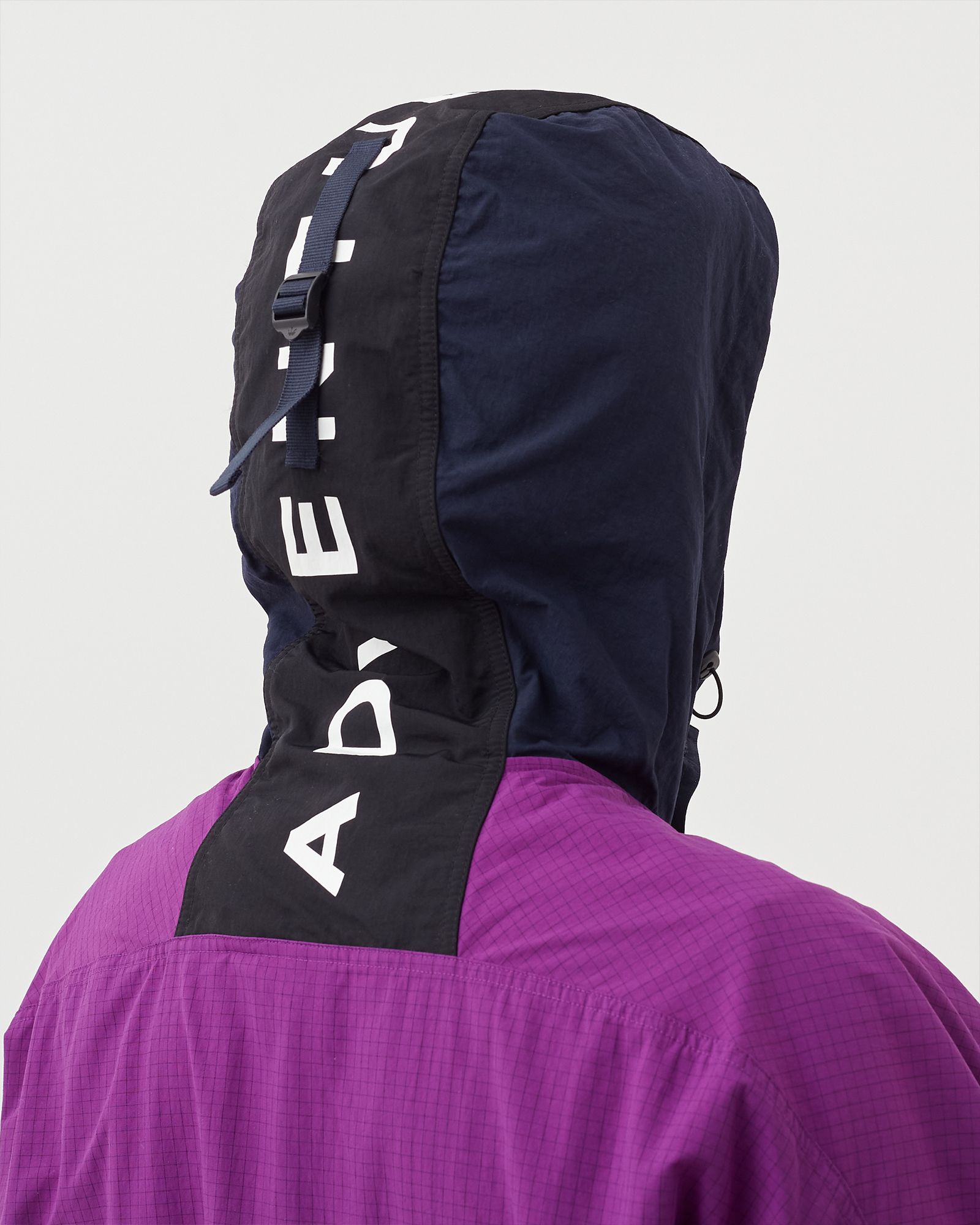 ADVENTURE TRAVERSE WINDBREAKER