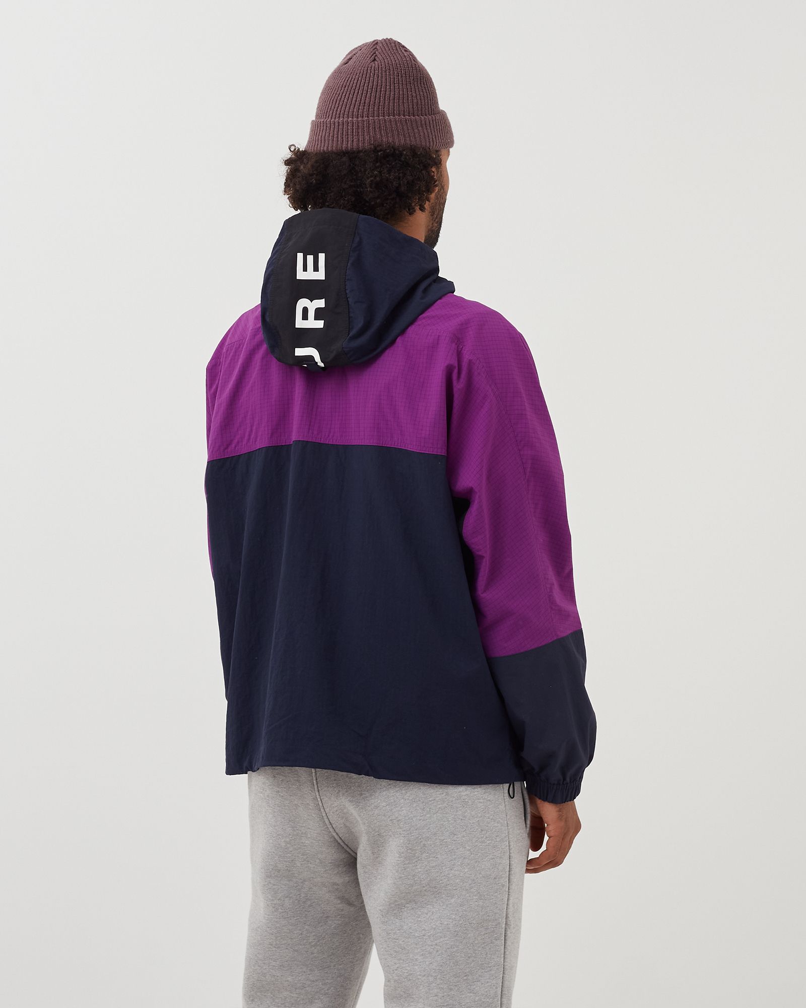 ADVENTURE TRAVERSE WINDBREAKER