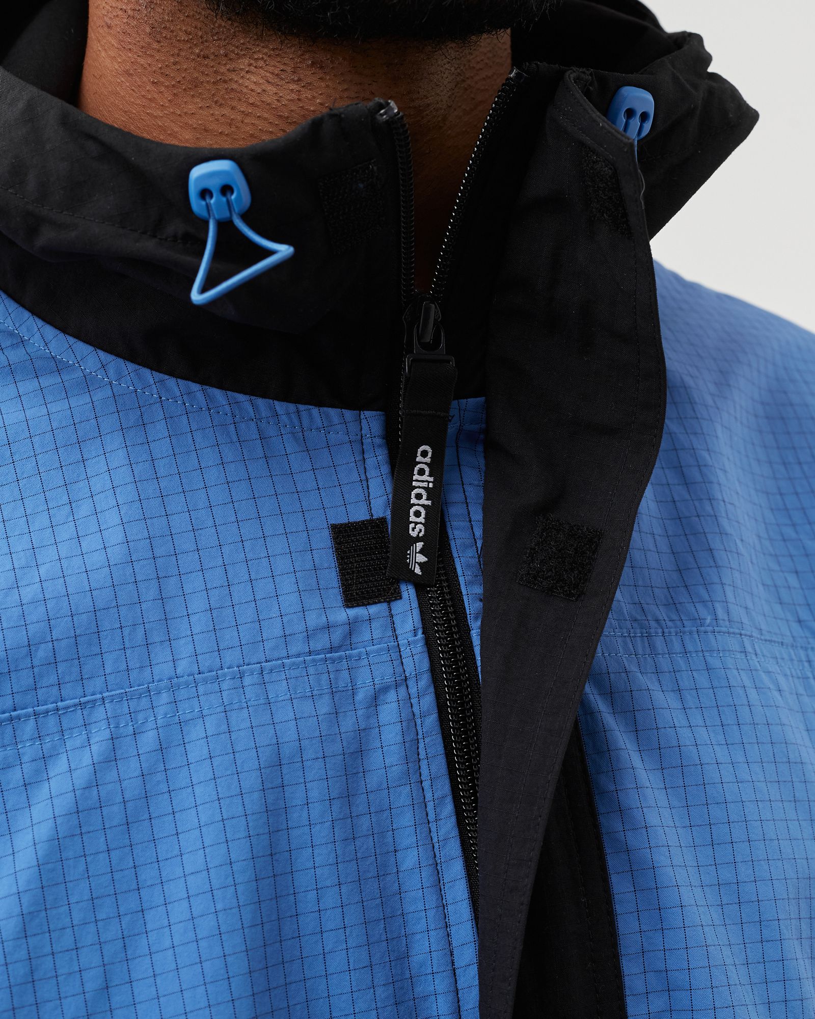 ADVENTURE TRAVERSE WINDBREAKER