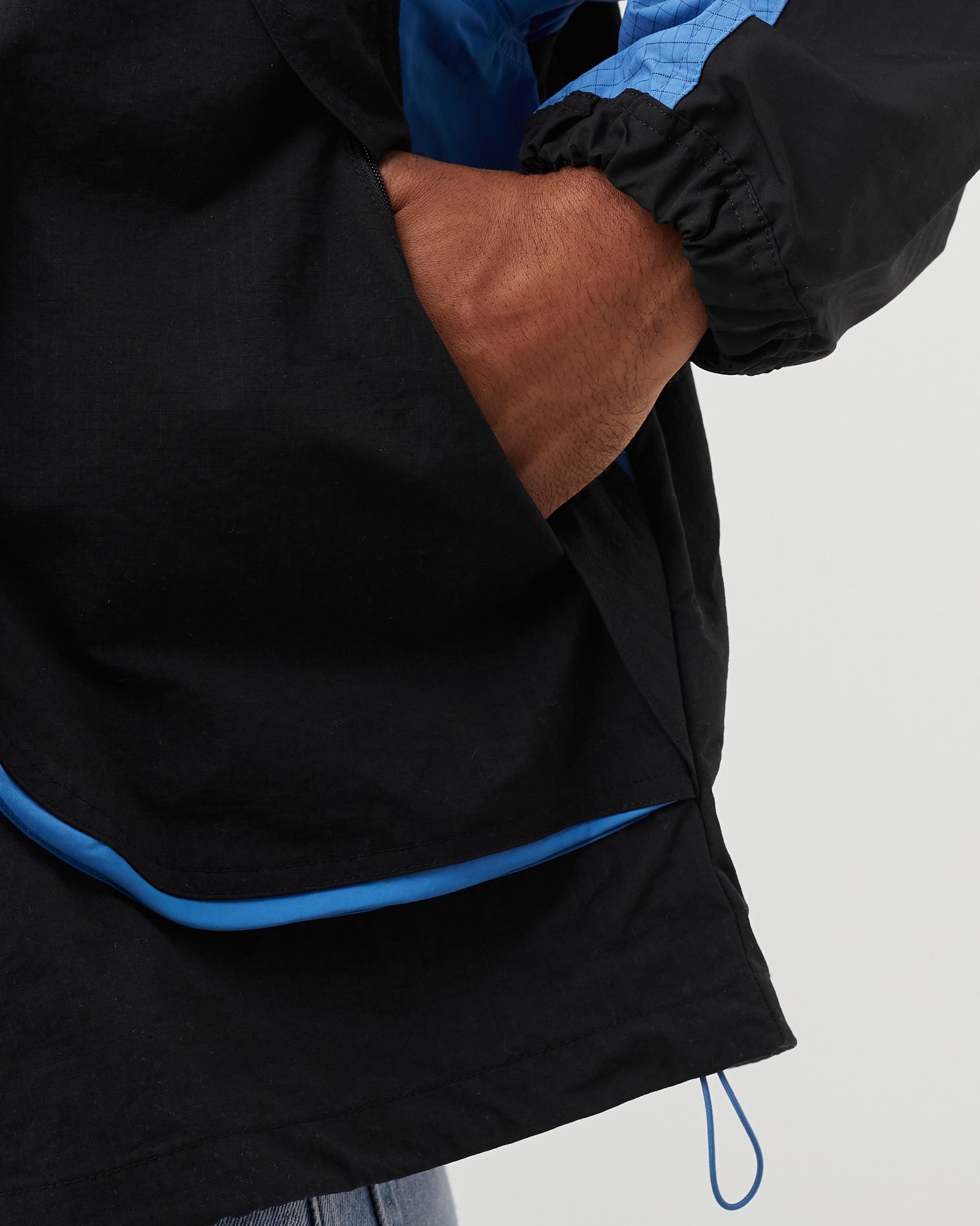 ADVENTURE TRAVERSE WINDBREAKER