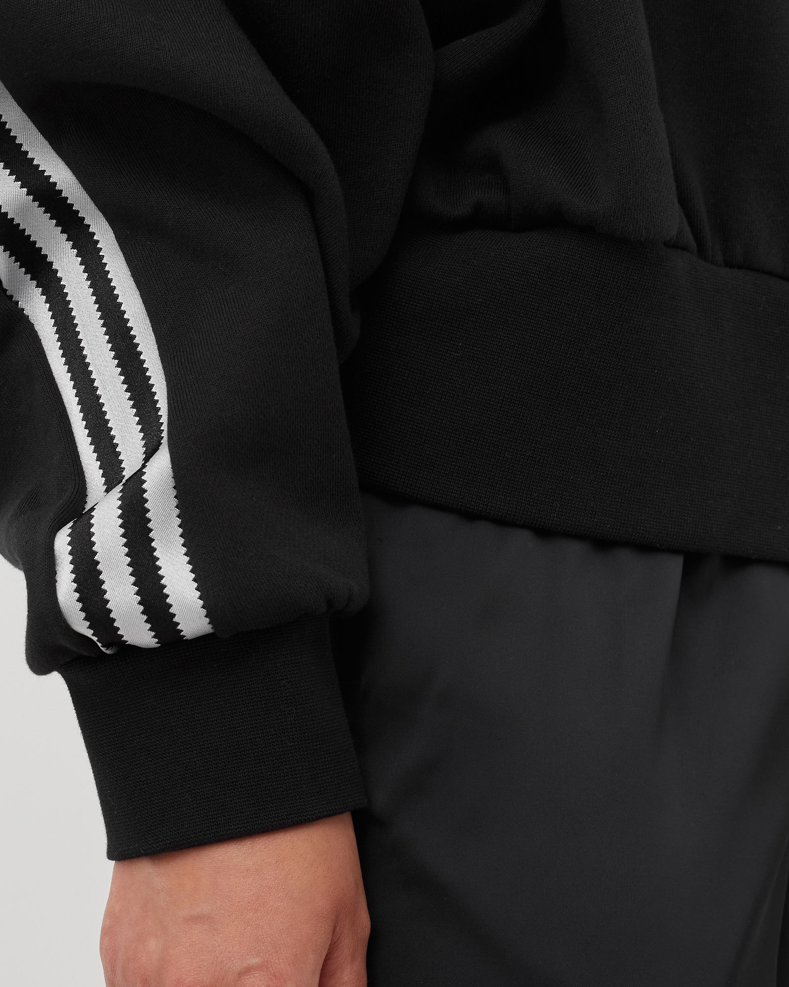 WMNS ADICOLOR CLASSICS SATIN TAPE CROPPED HOODIE