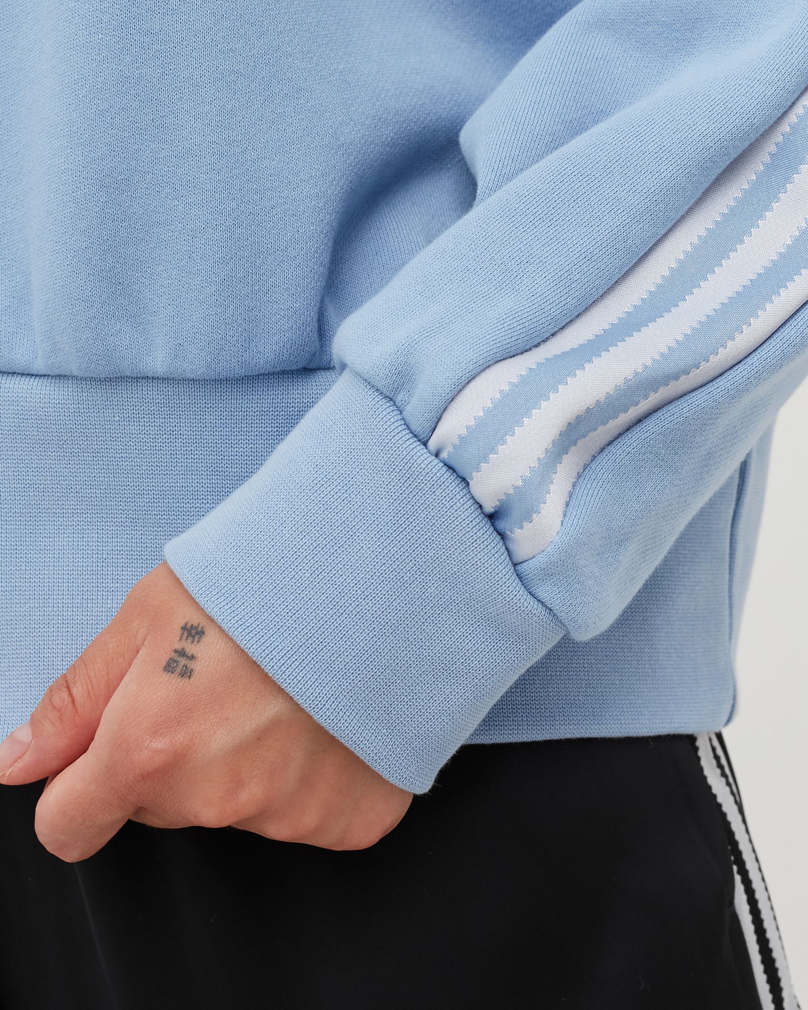 WMNS ADICOLOR CLASSICS SATIN TAPE CROPPED HOODIE