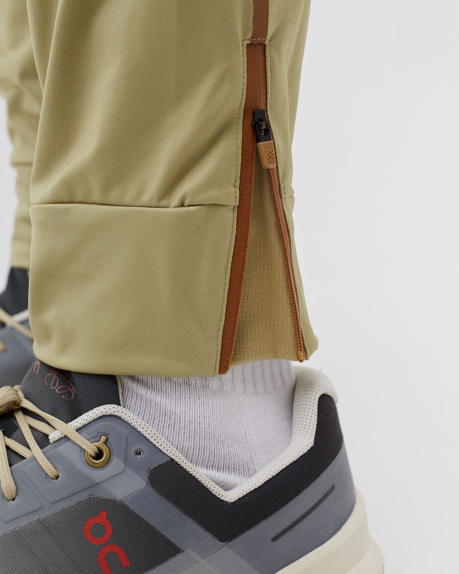 ON X LOEWE RUNNING PANTS