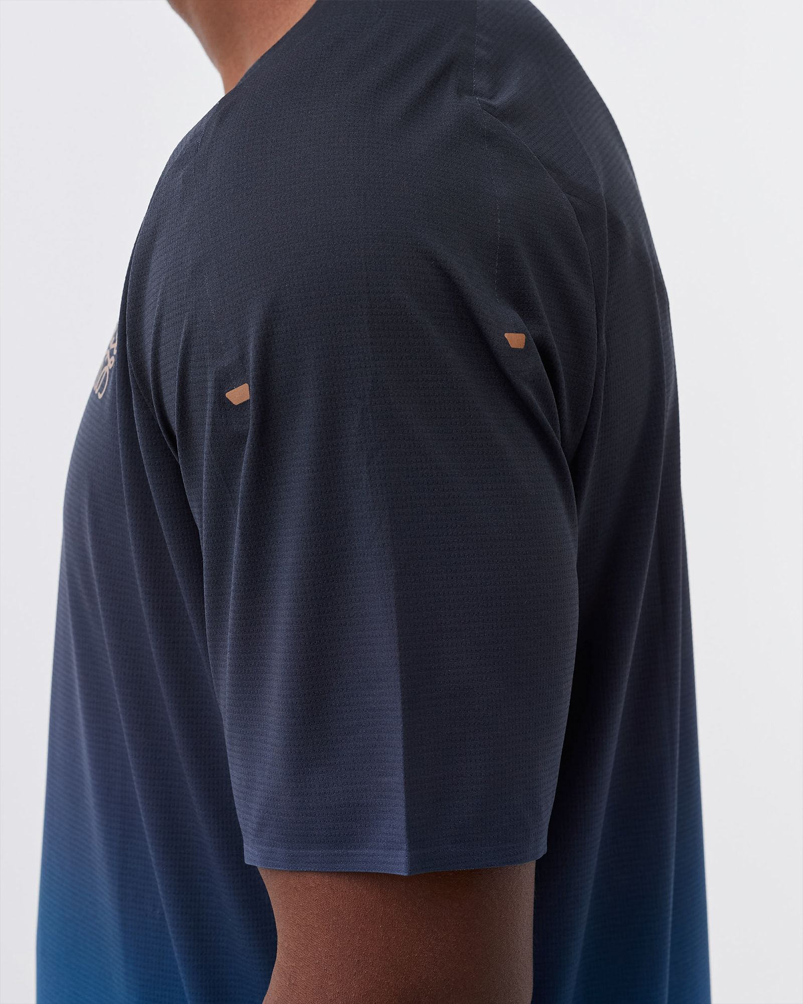 ON X LOEWE PERFORMANCE TEE