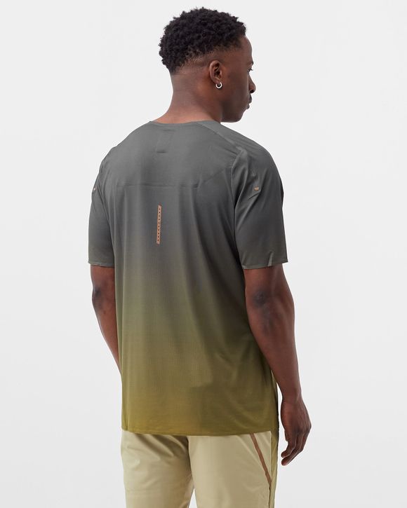 ON ON X LOEWE PERFORMANCE TEE Green | BSTN Store