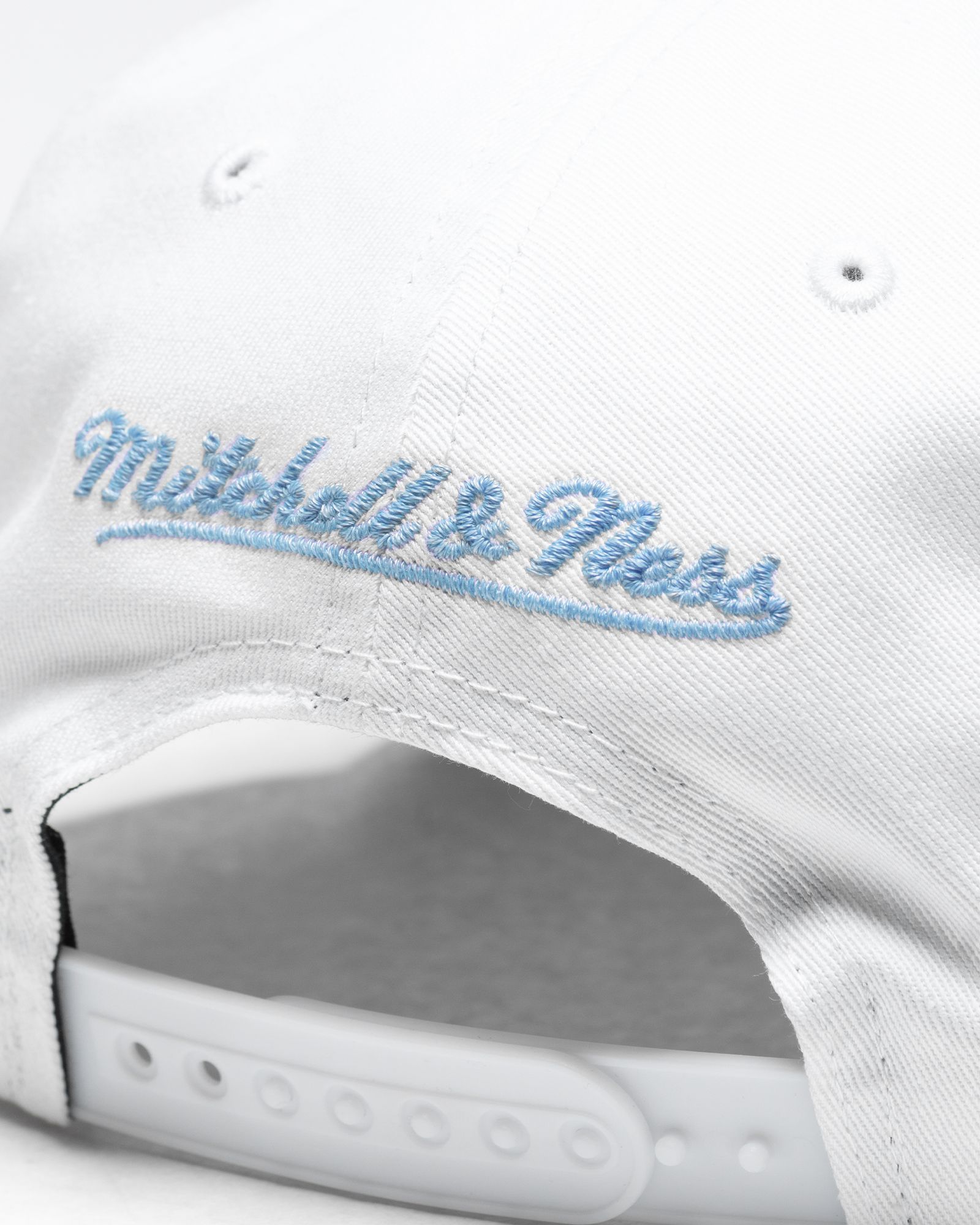 UV REACTIVE SNAPBACK Knicks