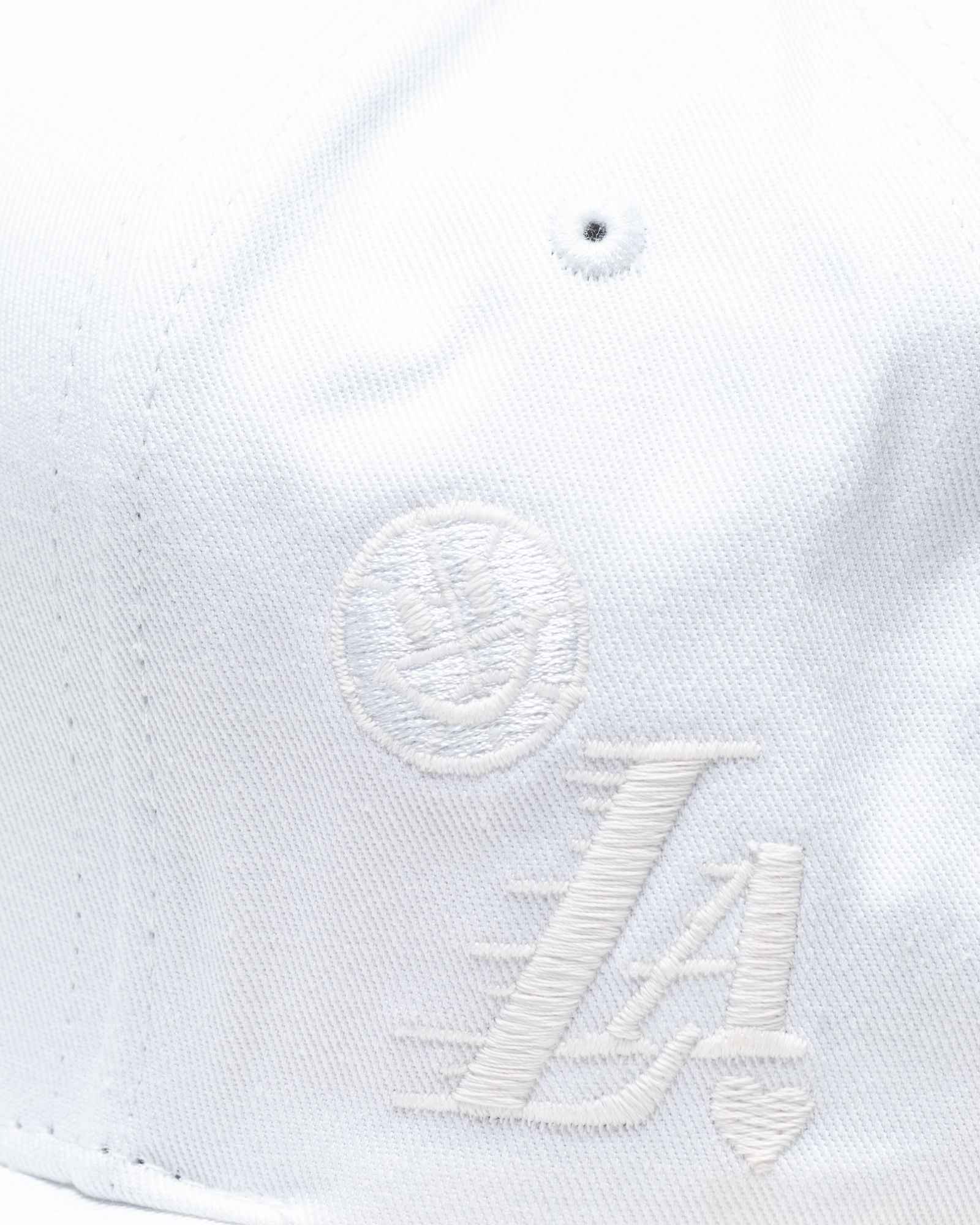 UV REACTIVE SNAPBACK Knicks