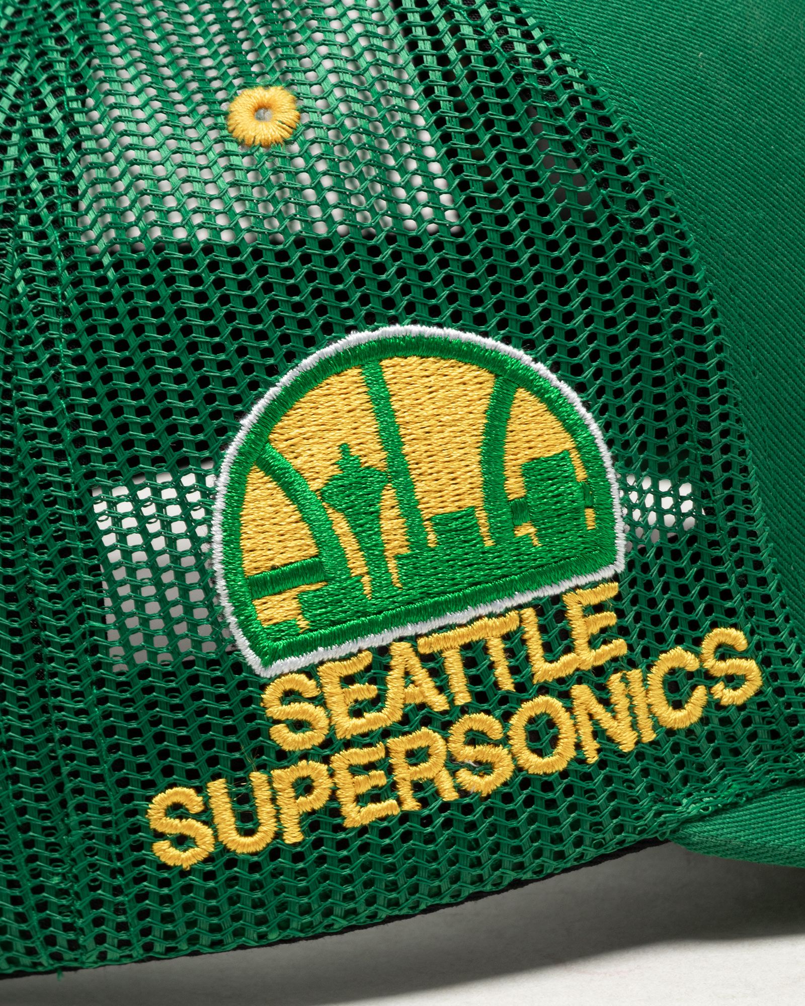 NBA TEAM SEAL TRUCKER HWC SUPERSONICS