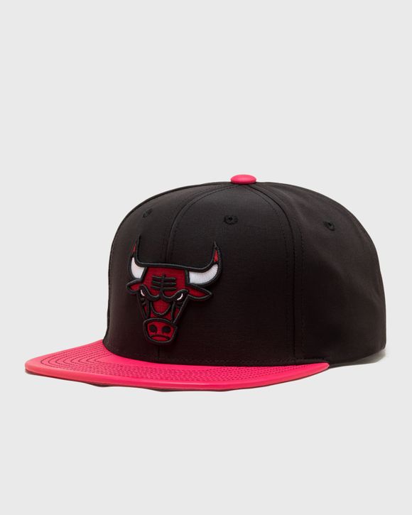 Mitchell & Ness Chicago Bulls Pink Moon Snapback Hat Black