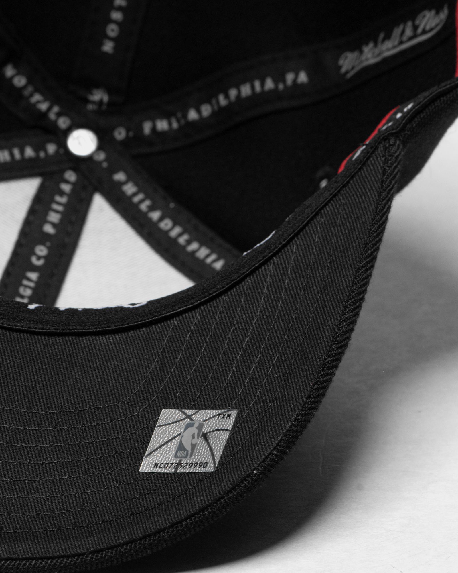 Blk/Blk Logo Classic Red