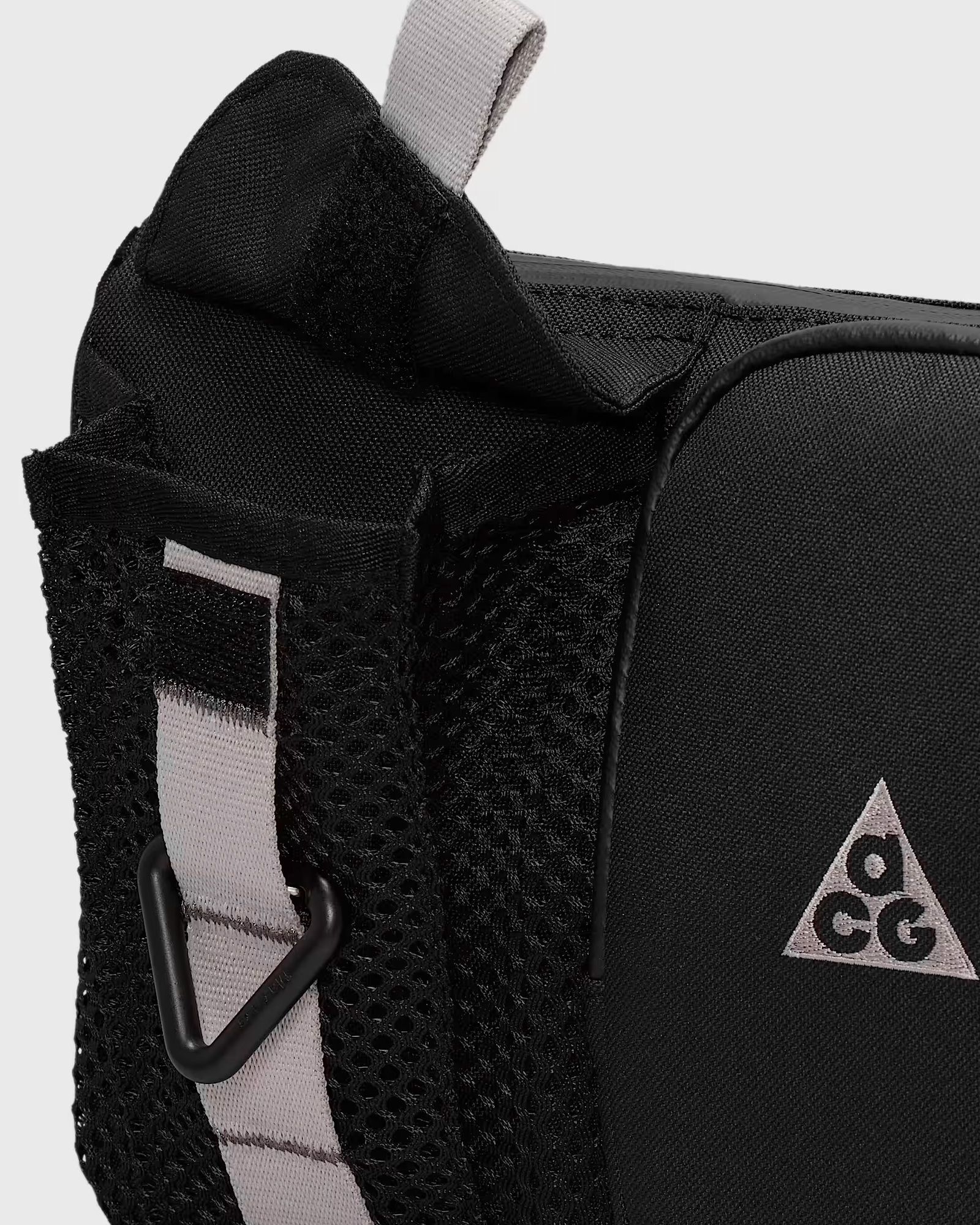 Nike ACG DAYMAX CROSSBODY Black | BSTN Store