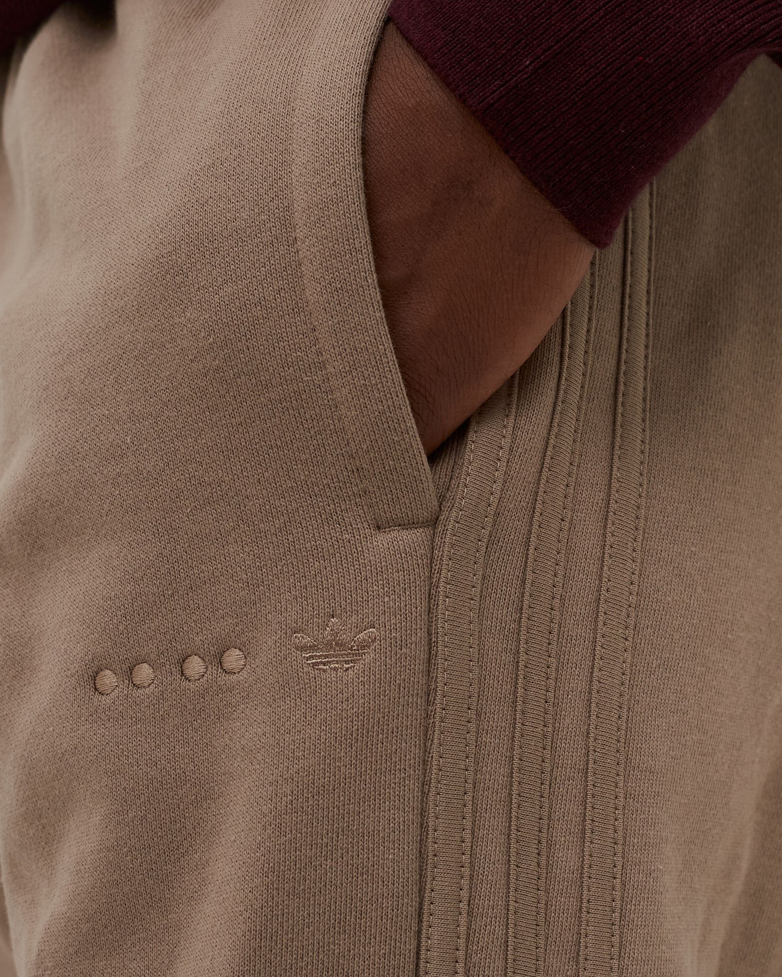 ESSENTIAL LOGO SWEATPANTS