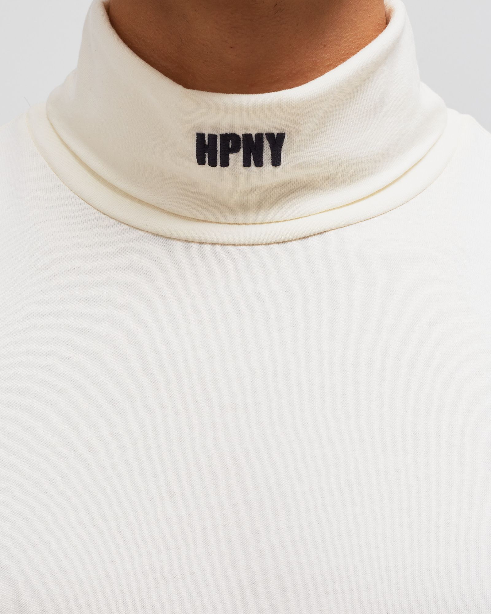 HPNY EMB ROLLNECK