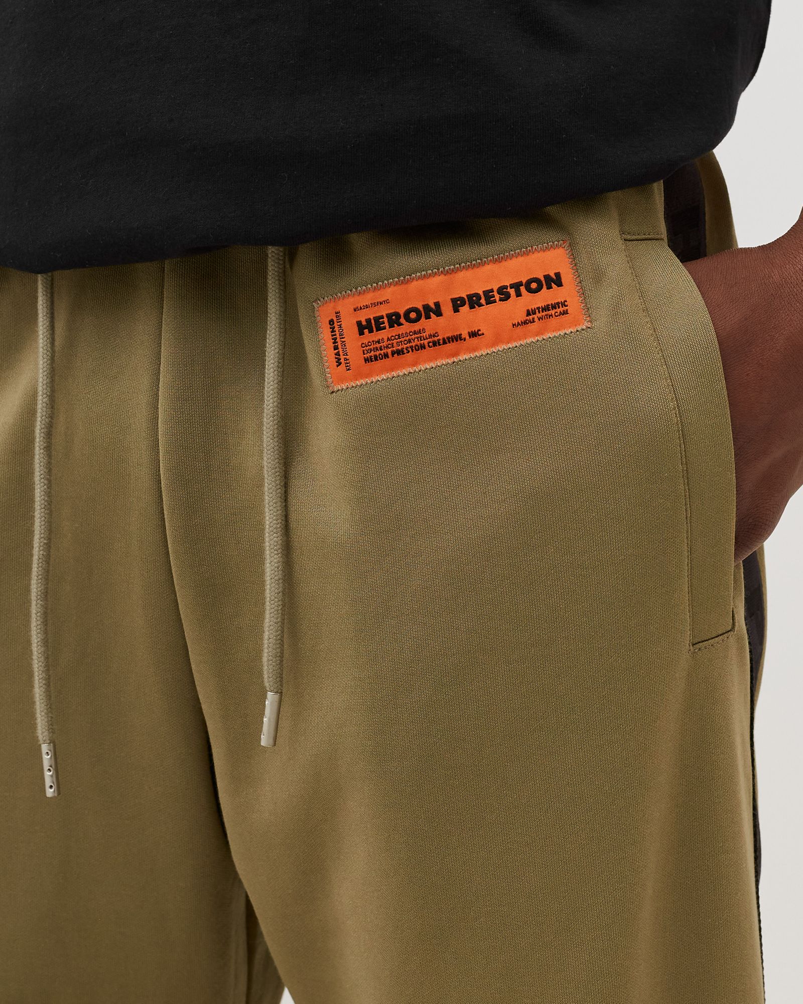 TRACKPANTS LOGO 