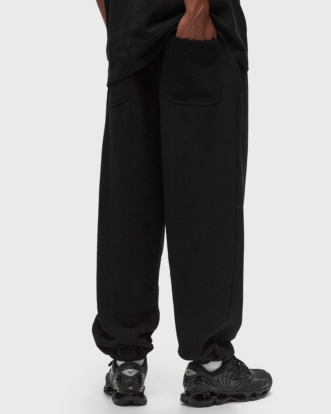 COMME des GARCONS HOMME スウェット 黒 2000725A0011 eyJidWNrZXQiOiJic3RuLWltYWdlLX