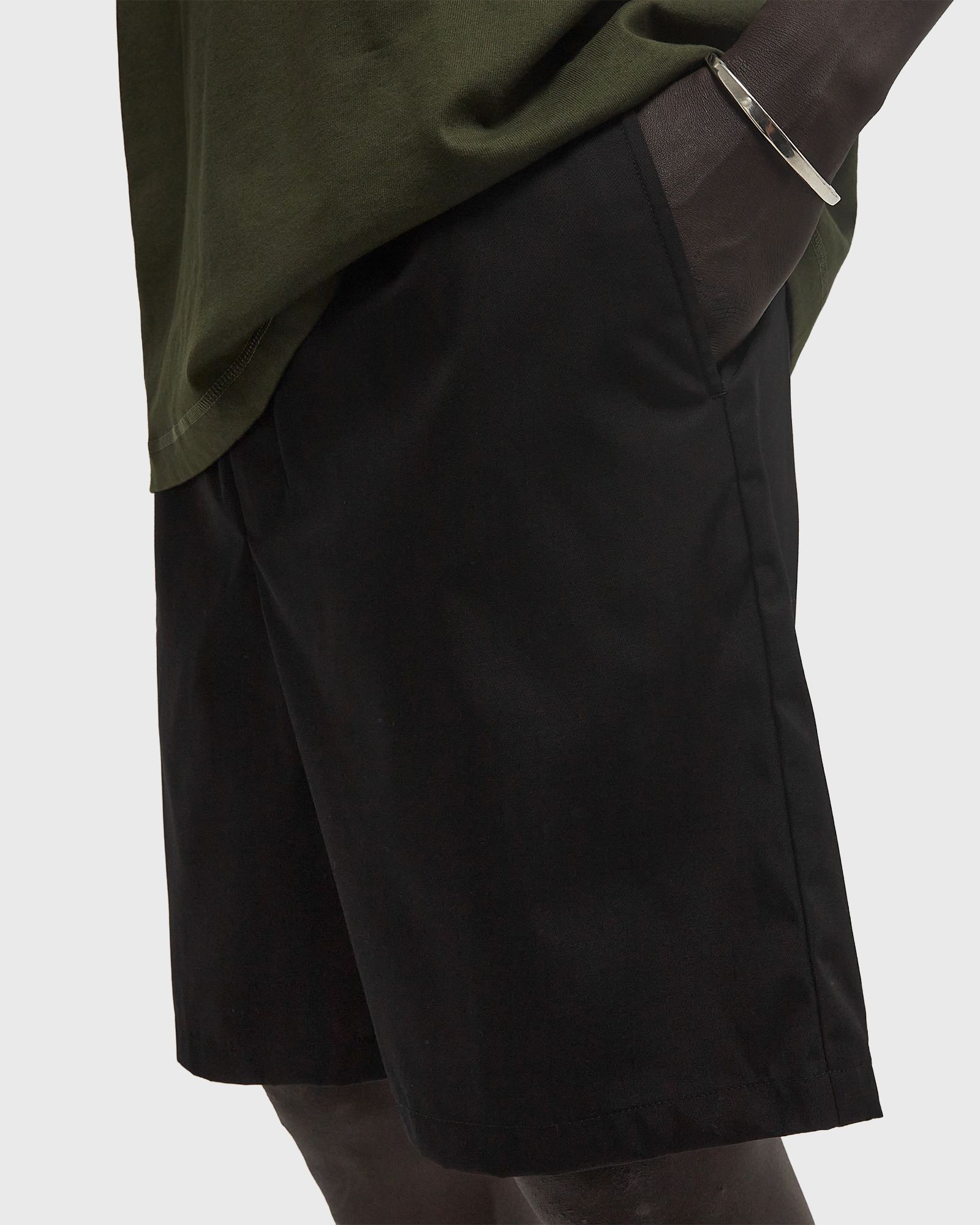 STRAIGHT ELASTICATED WAIST SHORTS