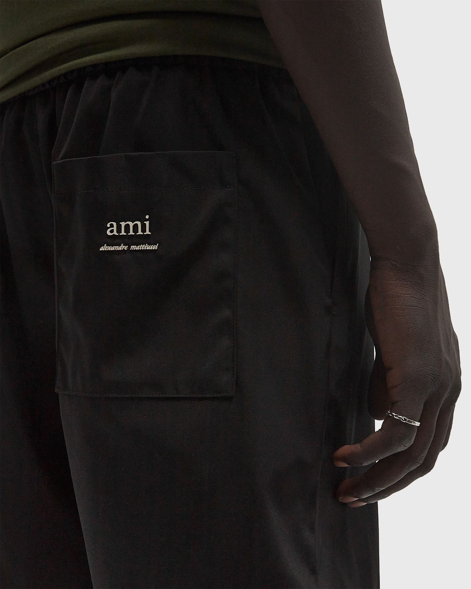 STRAIGHT ELASTICATED WAIST SHORTS