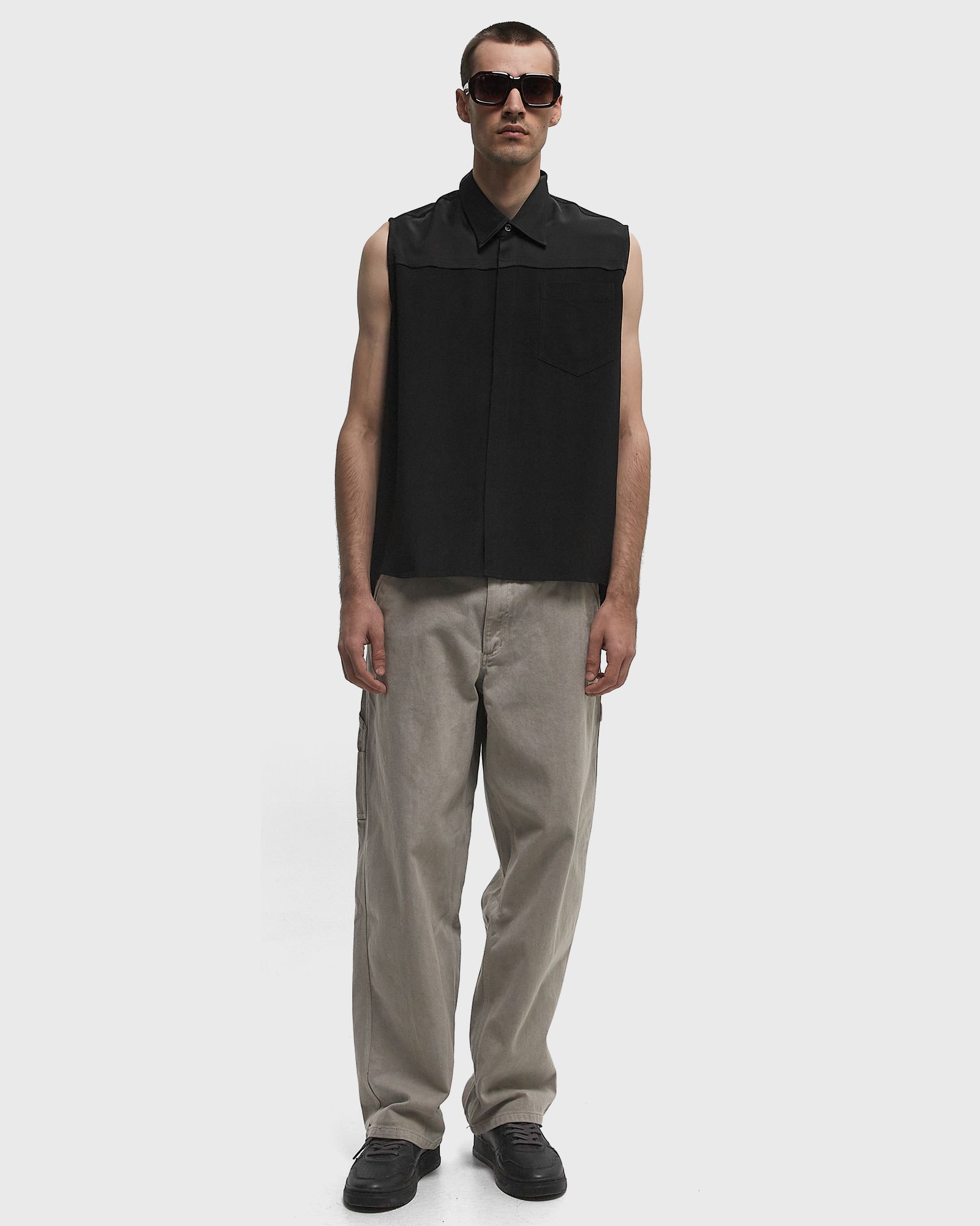 CLASSIC SLEEVELESS SHIRT