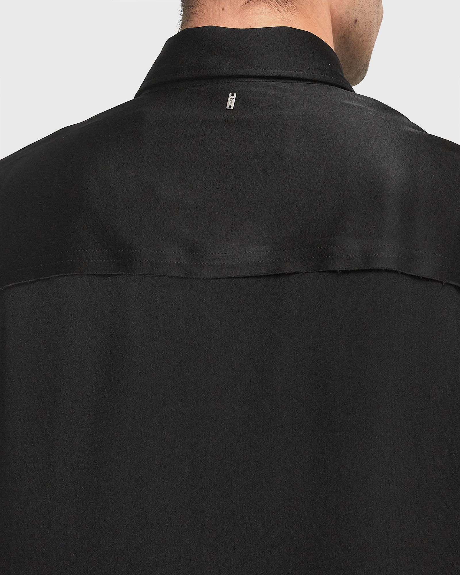 CLASSIC SLEEVELESS SHIRT