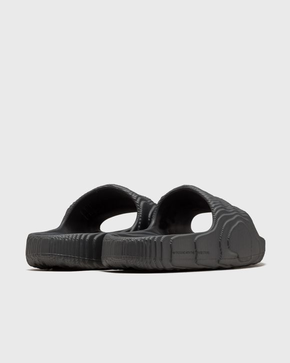 Benassi vs hot sale adilette