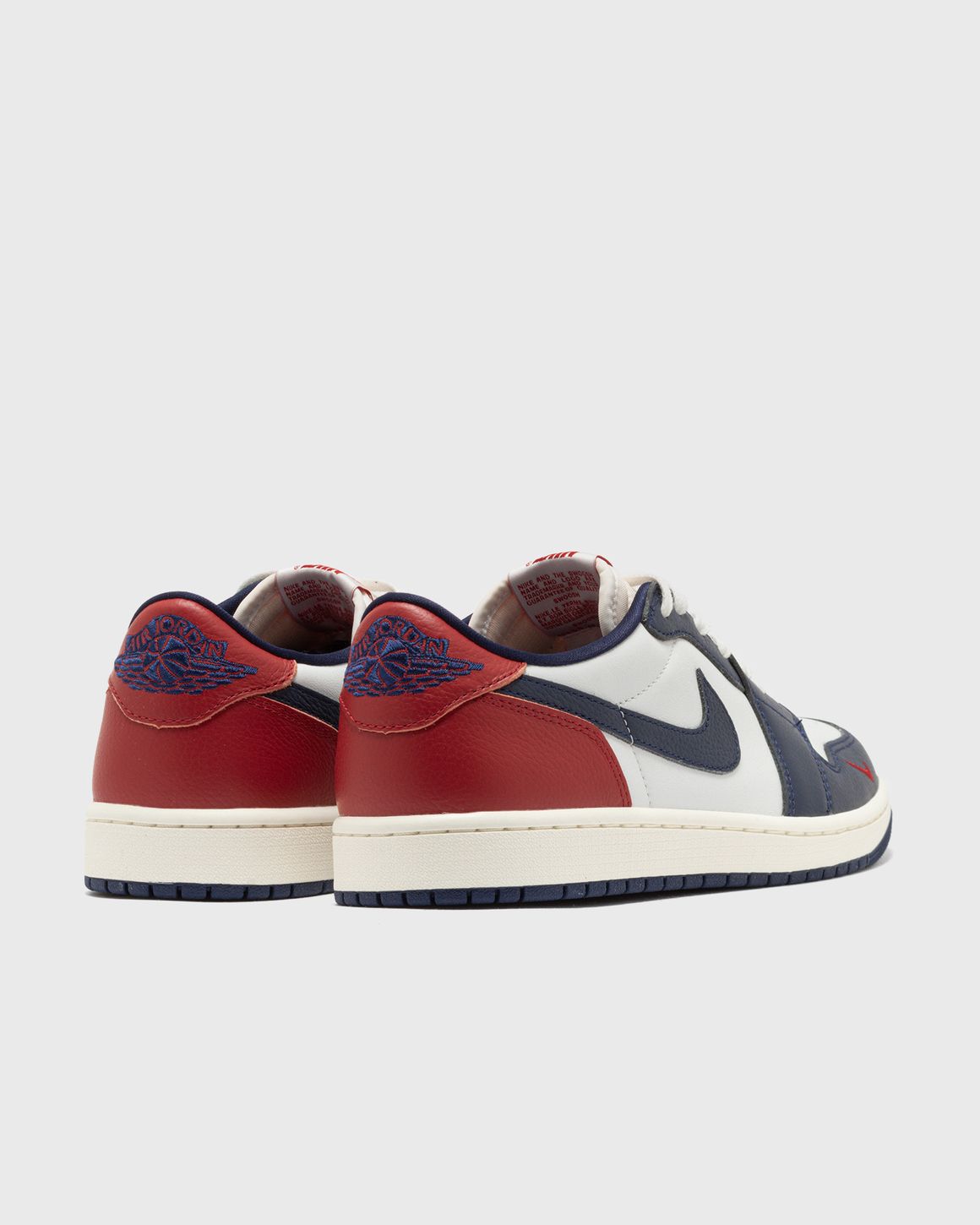 Jordan 1 midnight navy low hotsell