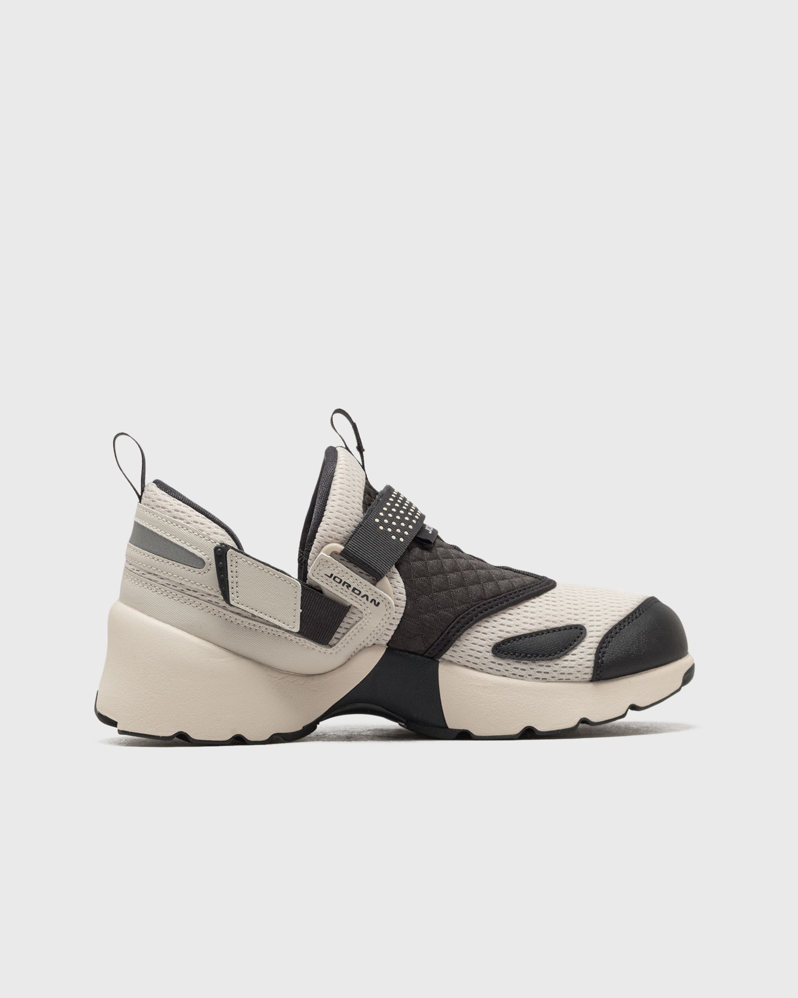 WMNS JORDAN TRUNNER LX