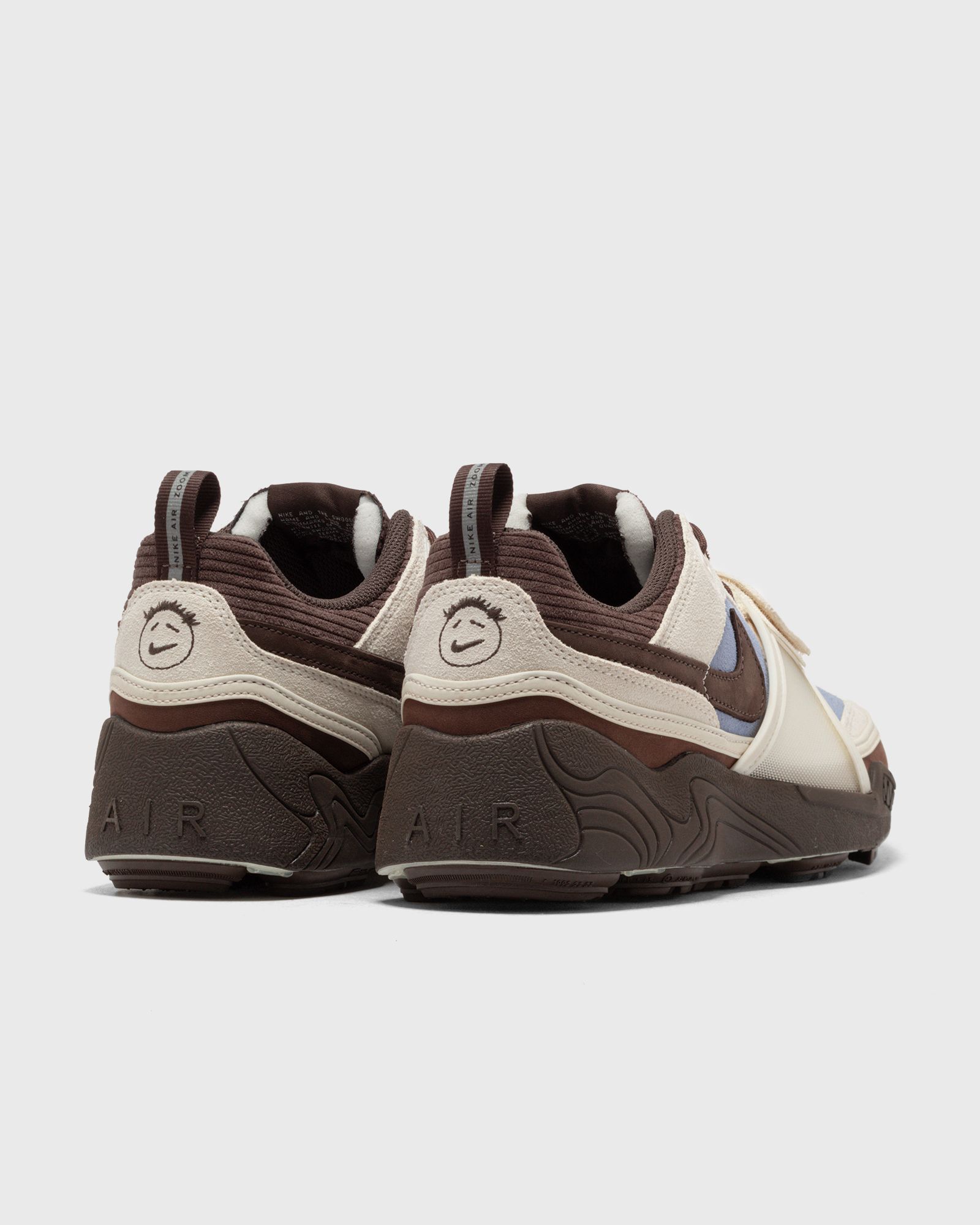 x TRAVIS SCOTT ZOOM FIELD JAXX