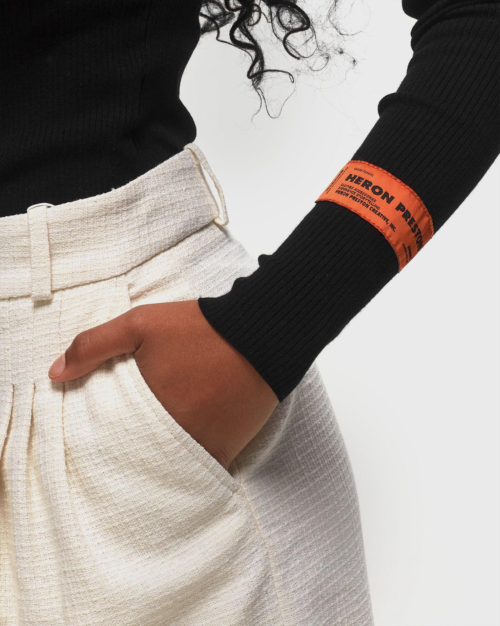 HPNY EMB KNIT CREWNECK