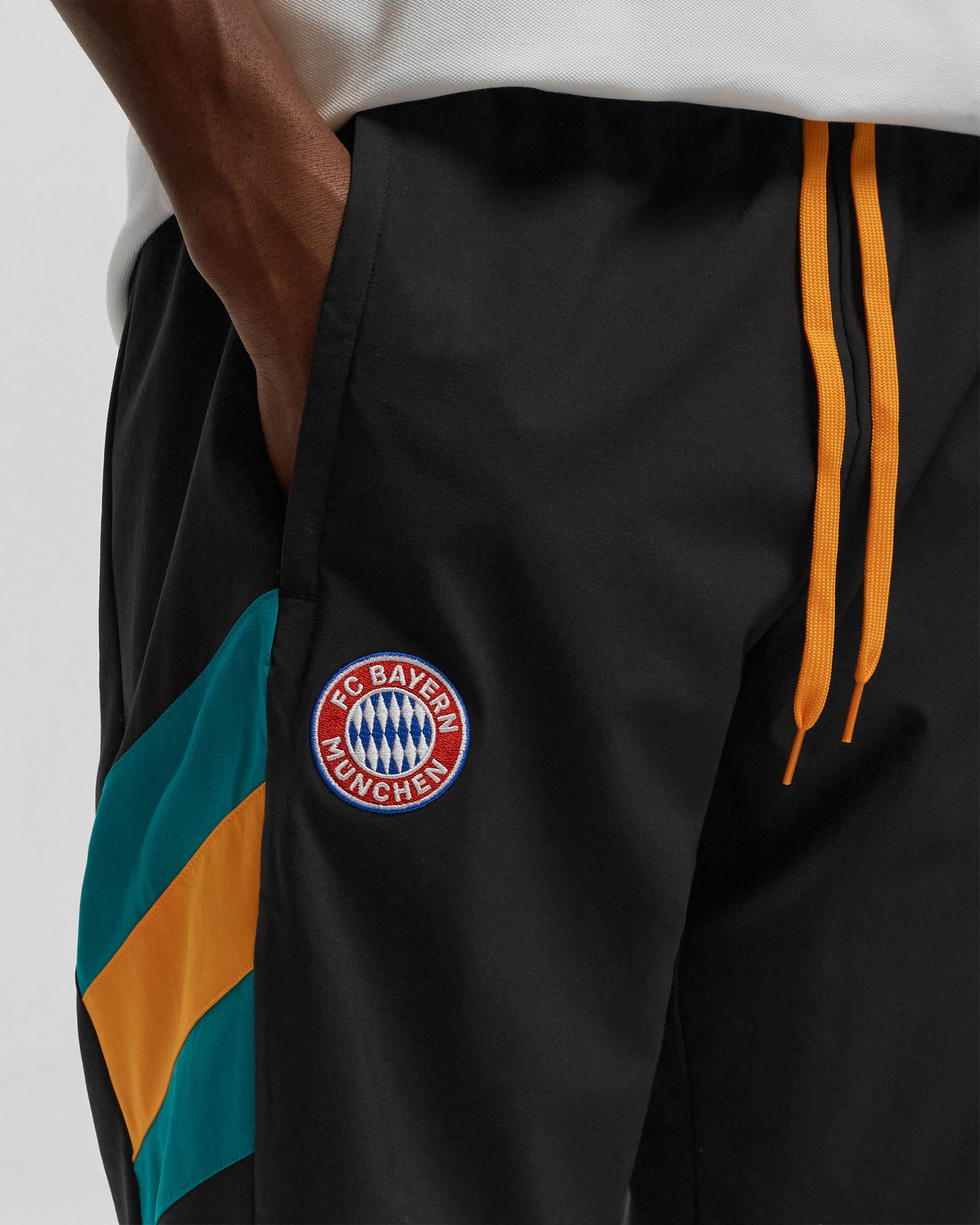 FC BAYERN ICON WOVEN PANTS