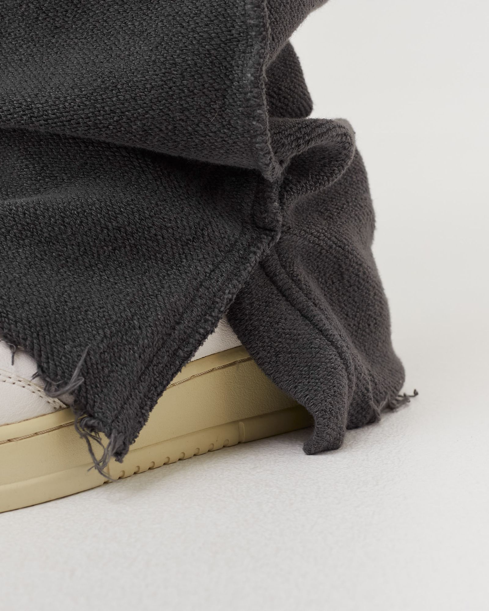 HTG WEATHERED SWEATPANT