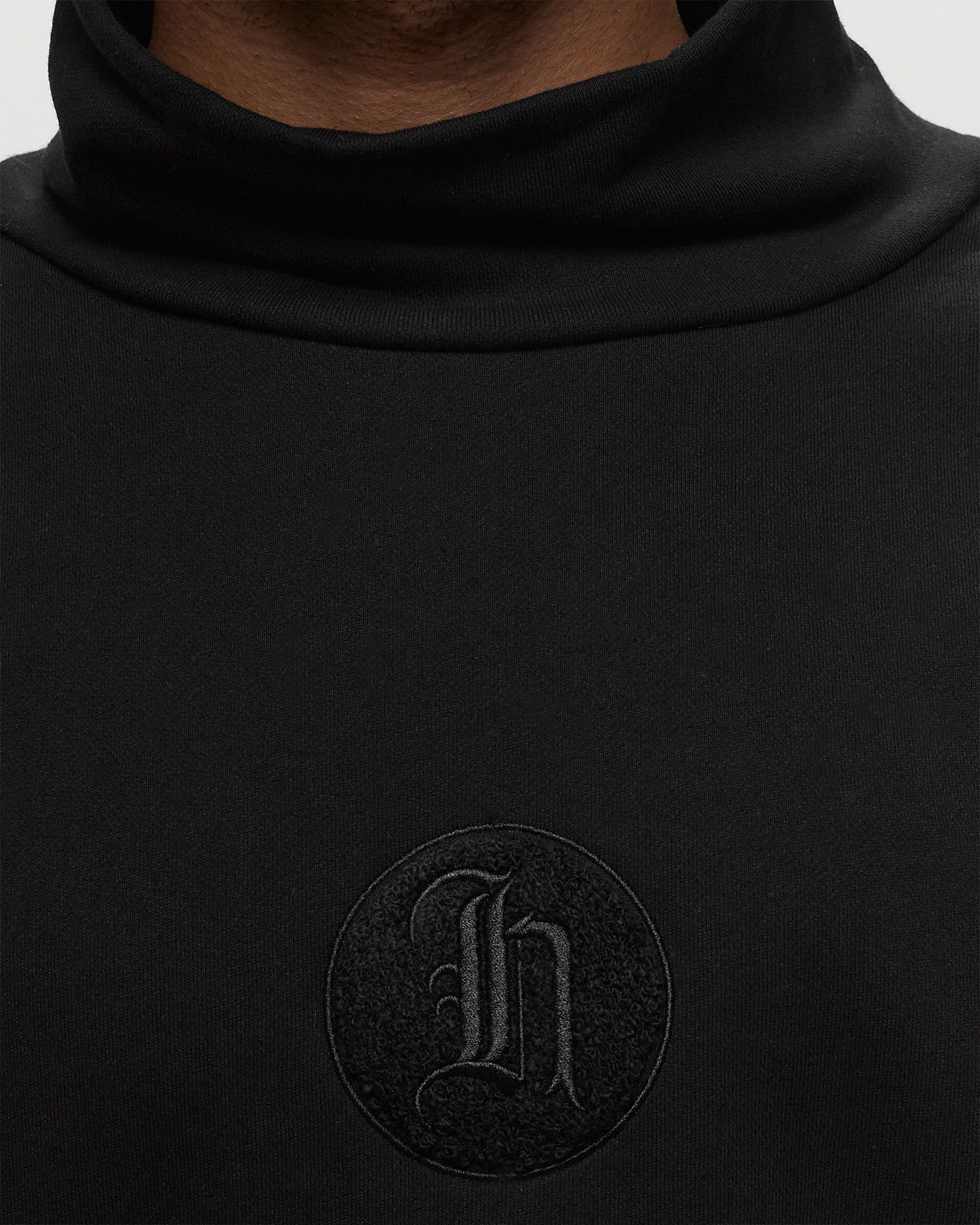 STAMP PATCH TURTLE NECK PULLOVER