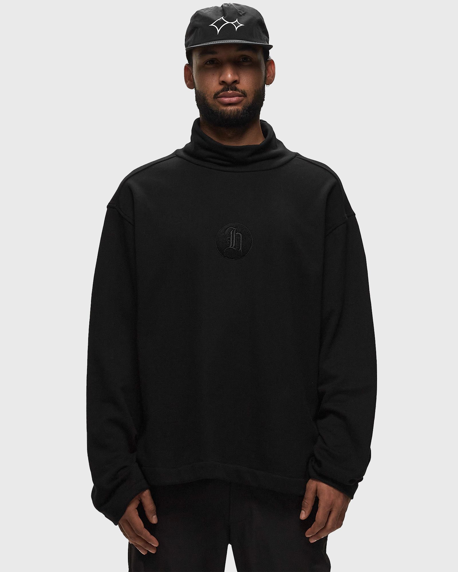 STAMP PATCH TURTLE NECK PULLOVER