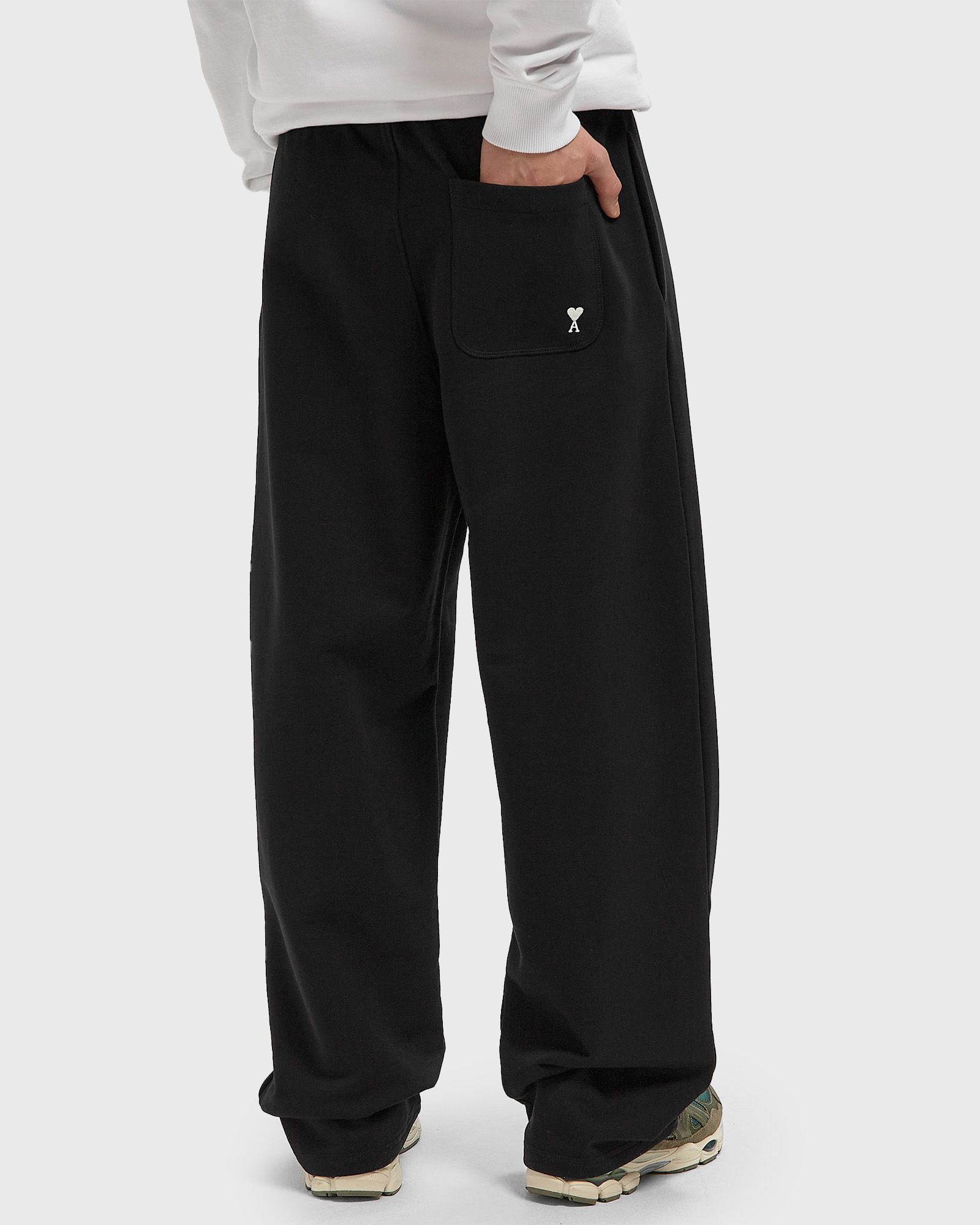 JOGGING WITH CONTRASTED AMI DE COEUR