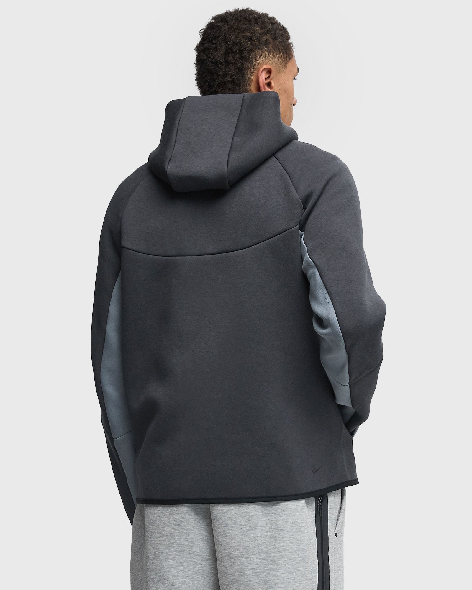 ジャケット・アウター NIKE TECK FREECE HOOD CORT SIZE L ジャケット・アウター NIKE TECK FREECE HOOD CORT SIZE L Nike