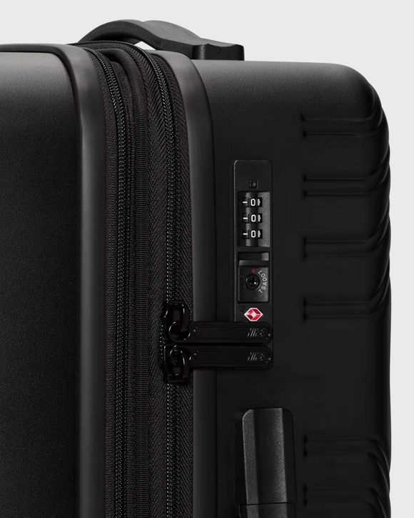 HARDSHELL LUGGAGE SUITCASE 22IN 