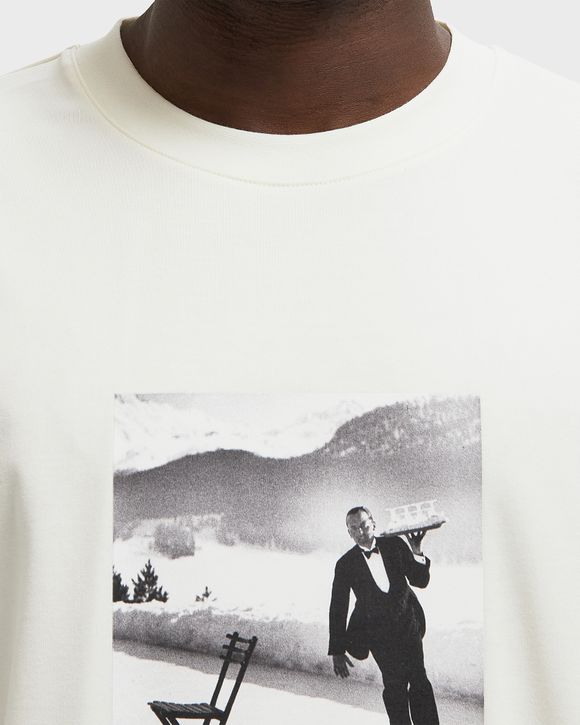 Le Tee Ice Skating Waiter