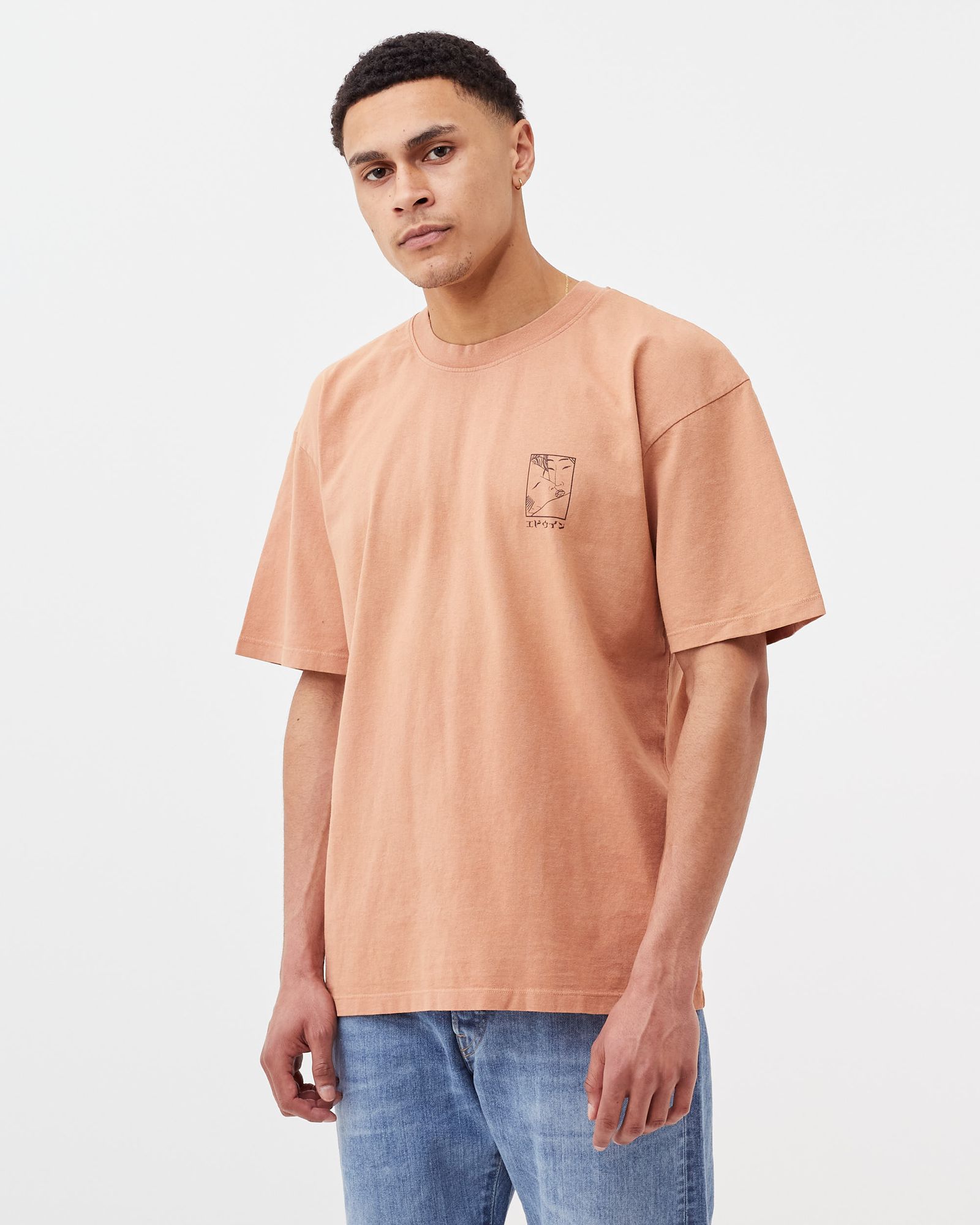 Kissu Chest Natural Tee