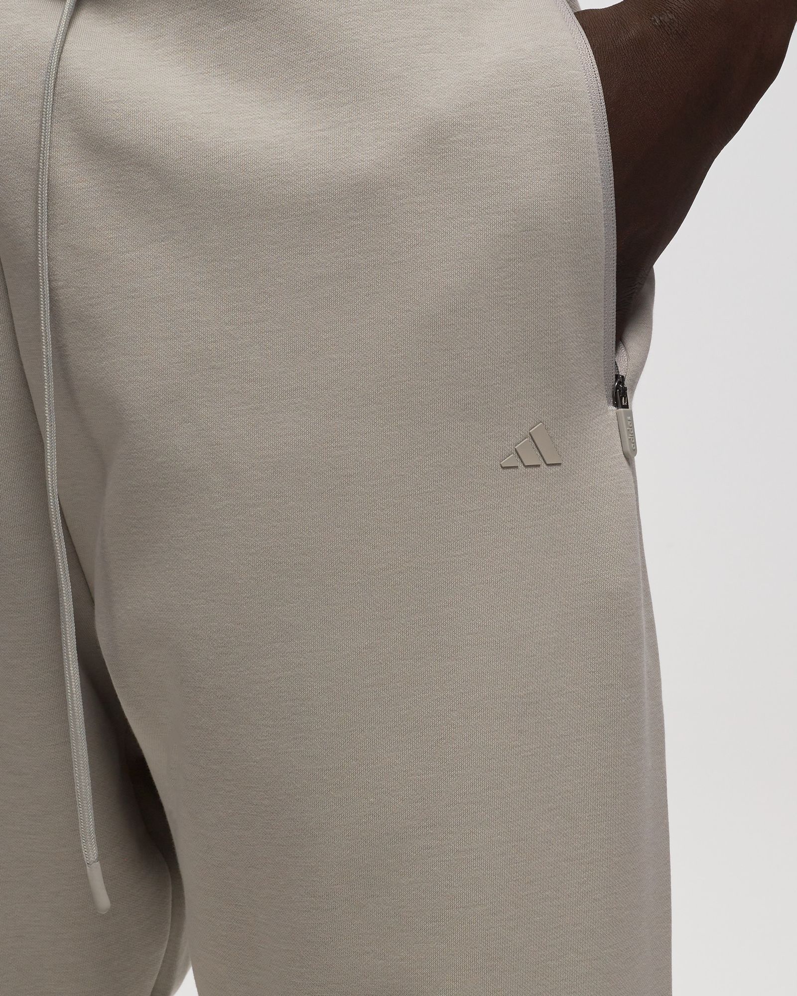 BASKETBALL SWEATPANTS