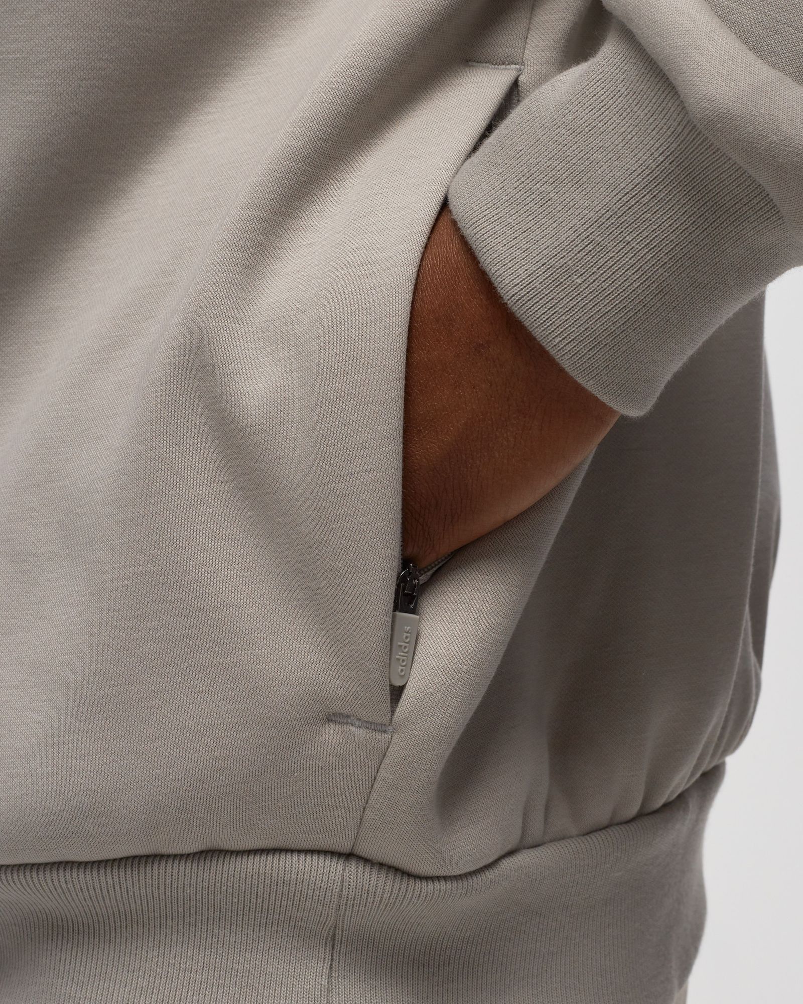 BASKETBALL CREW SWEATSHIRT