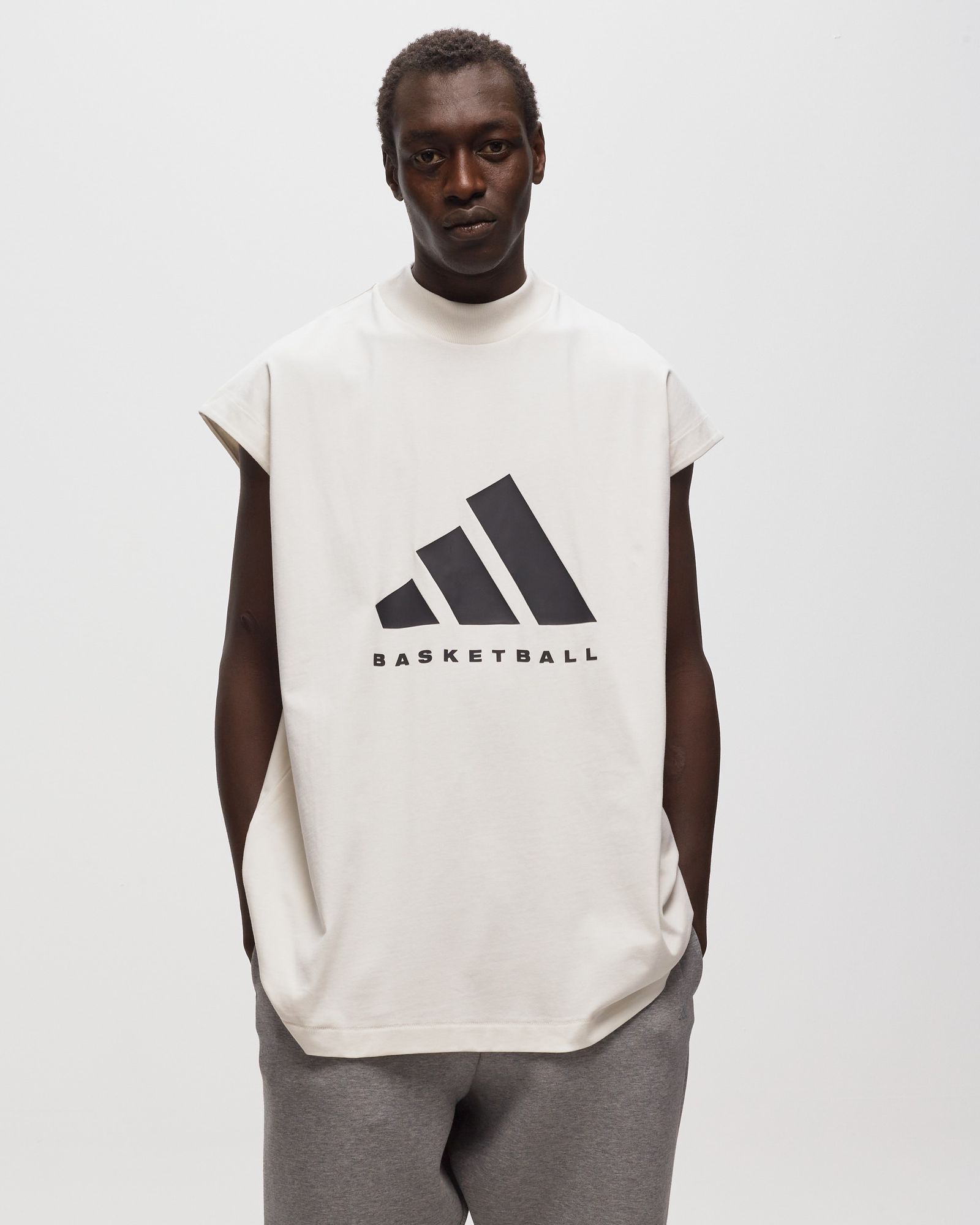 BASKETBALL SLEEVELESS TEE